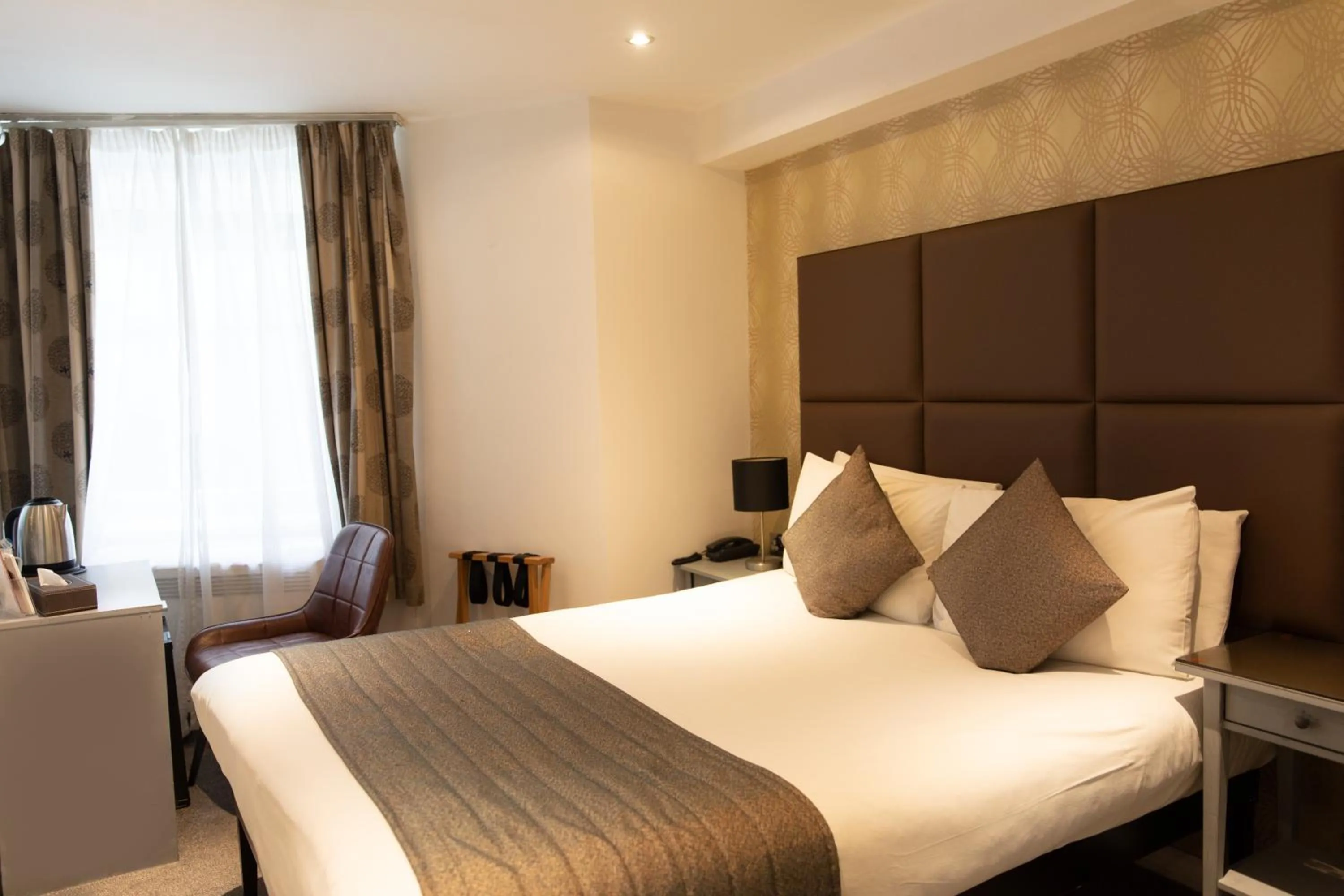 Bed in Duke Of Leinster Hotel