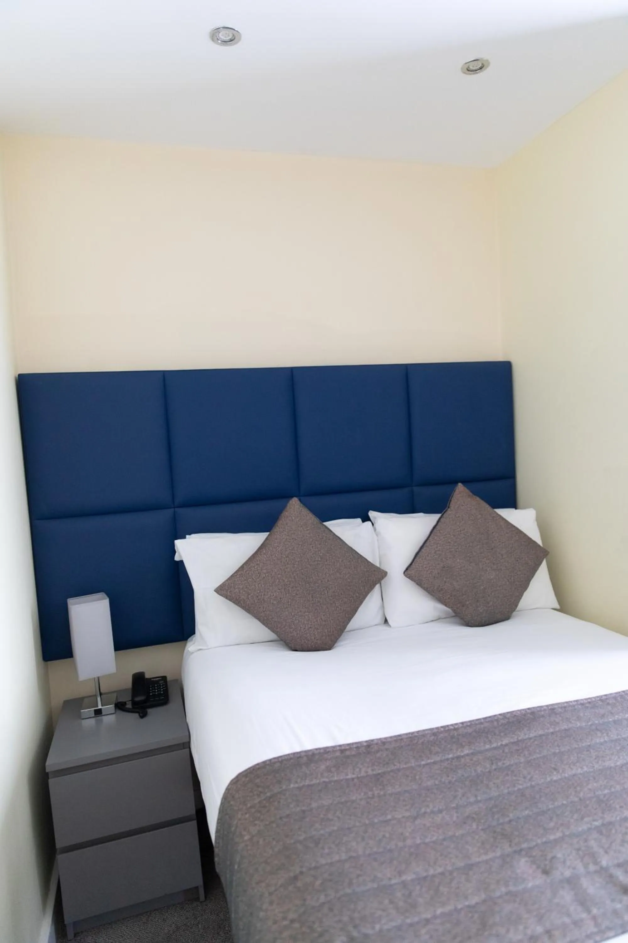 Bed in Duke Of Leinster Hotel