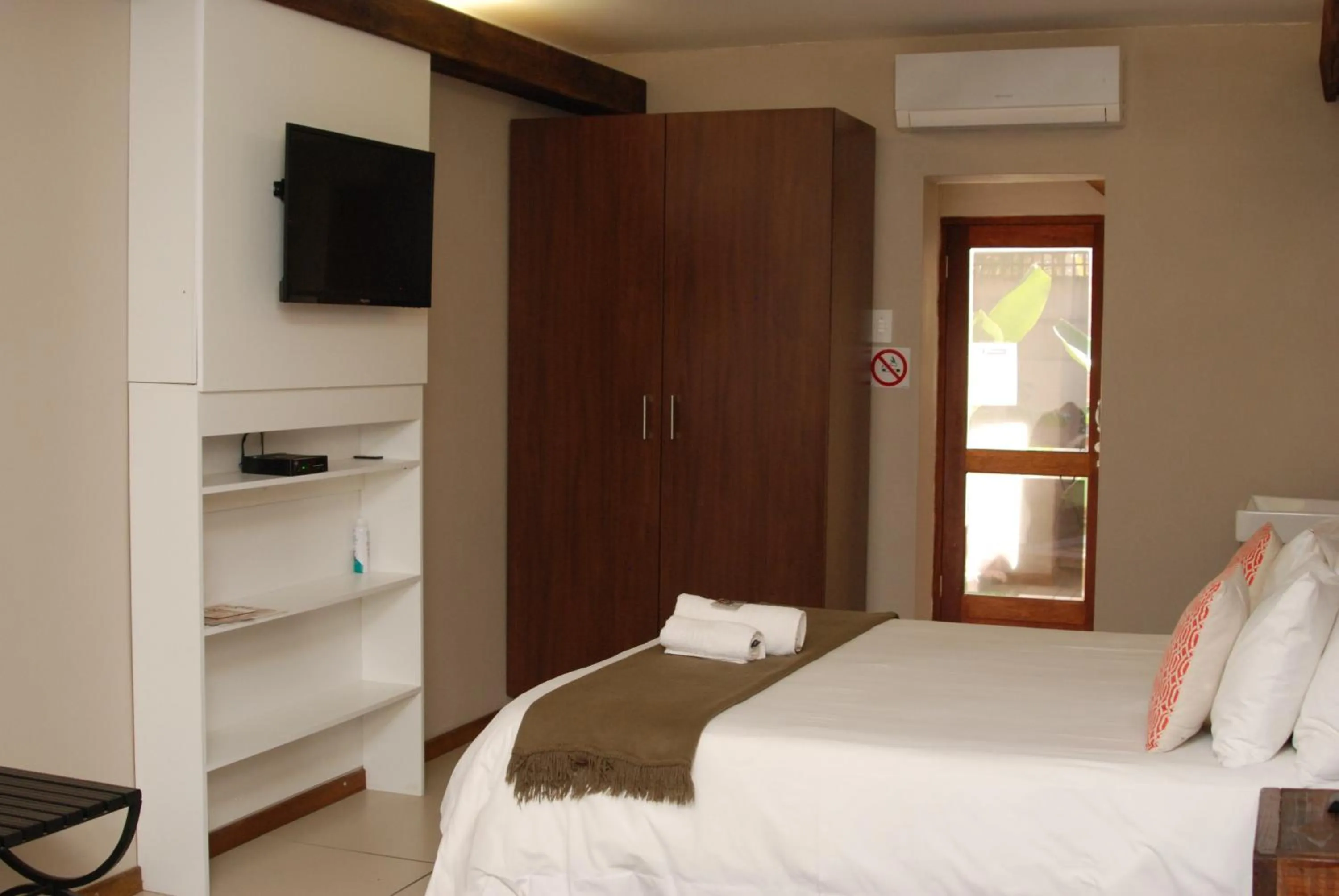 Day, Bed in Zebrina Guest House