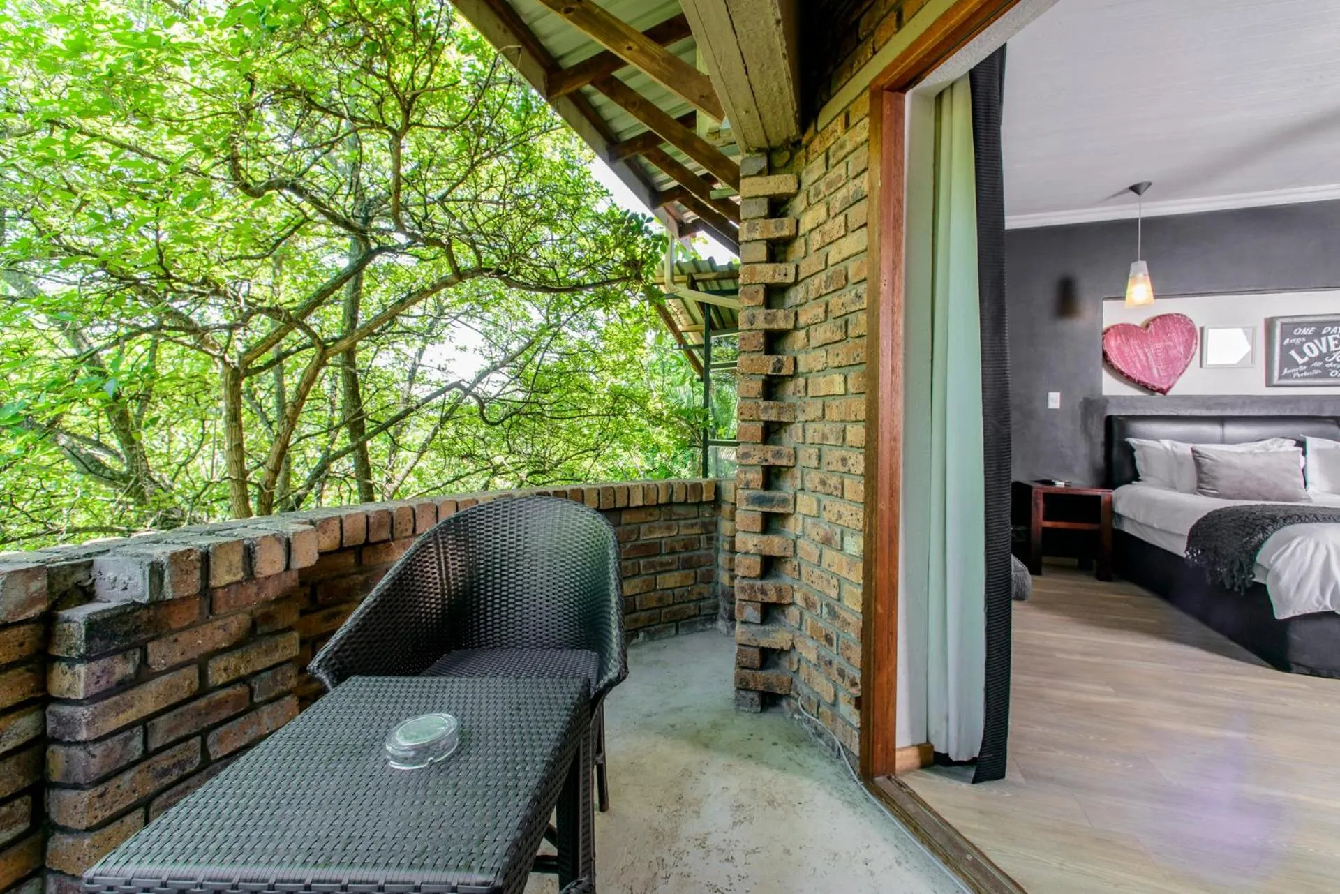 Bed in Zebrina Guest House