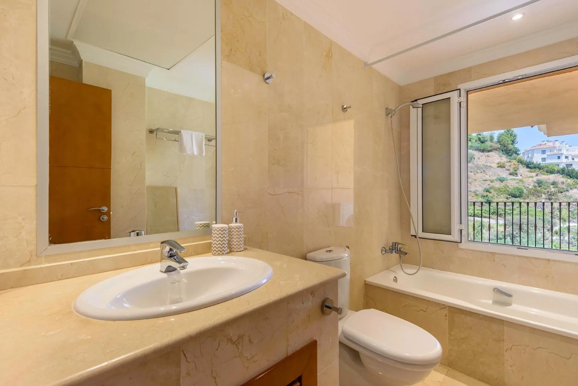 Bathroom in Alcam Aloha Deluxe 42