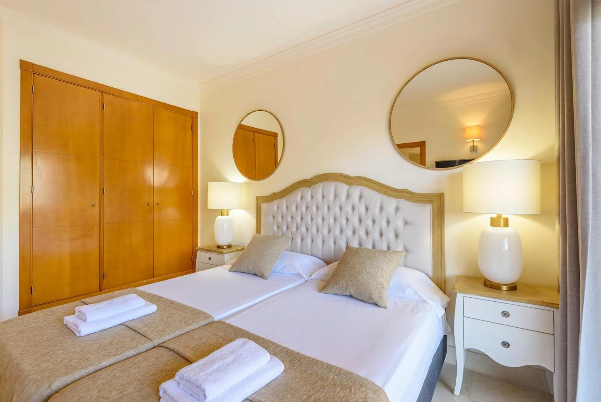 Bedroom, Bed in Alcam Aloha Deluxe 42
