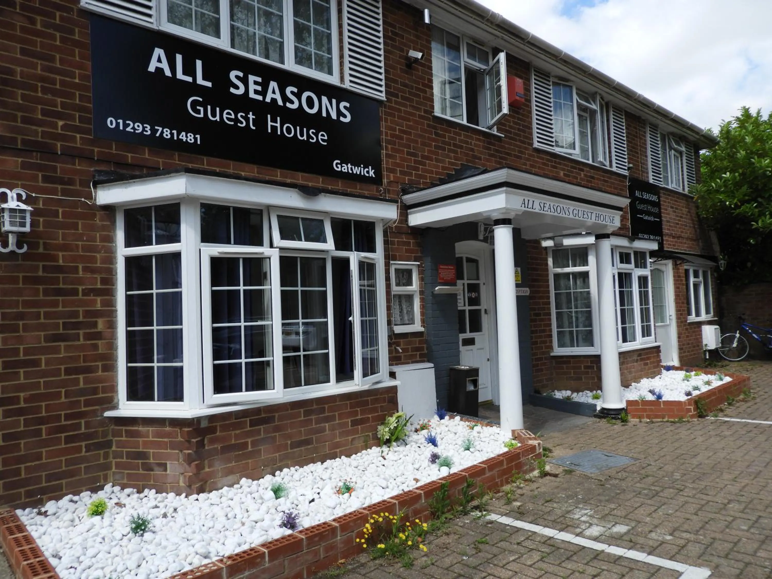 Property building in All Seasons Gatwick Guest House & Parking