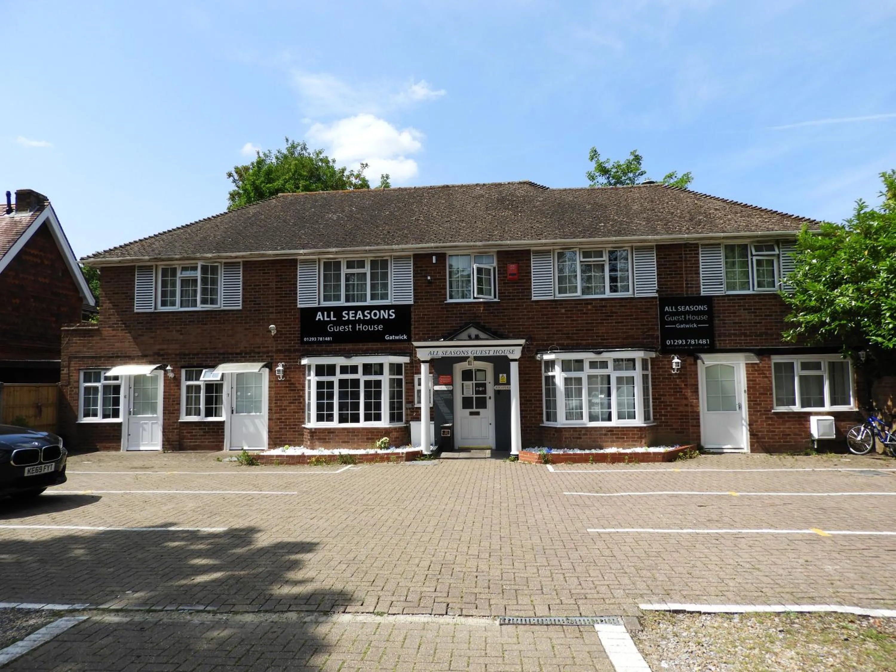 Property building in All Seasons Gatwick Guest House & Parking