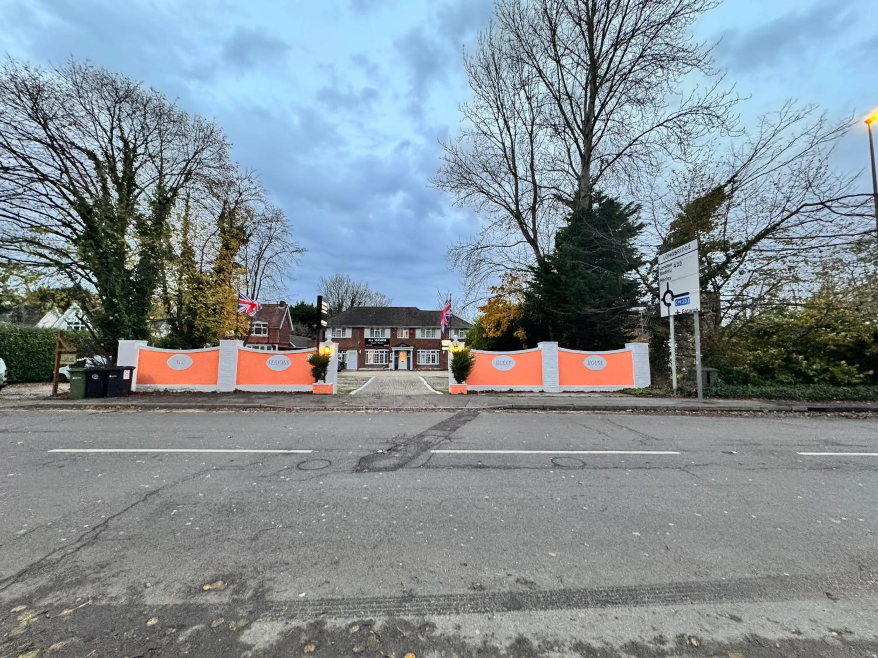 Property building in All Seasons Gatwick Guest House & Parking