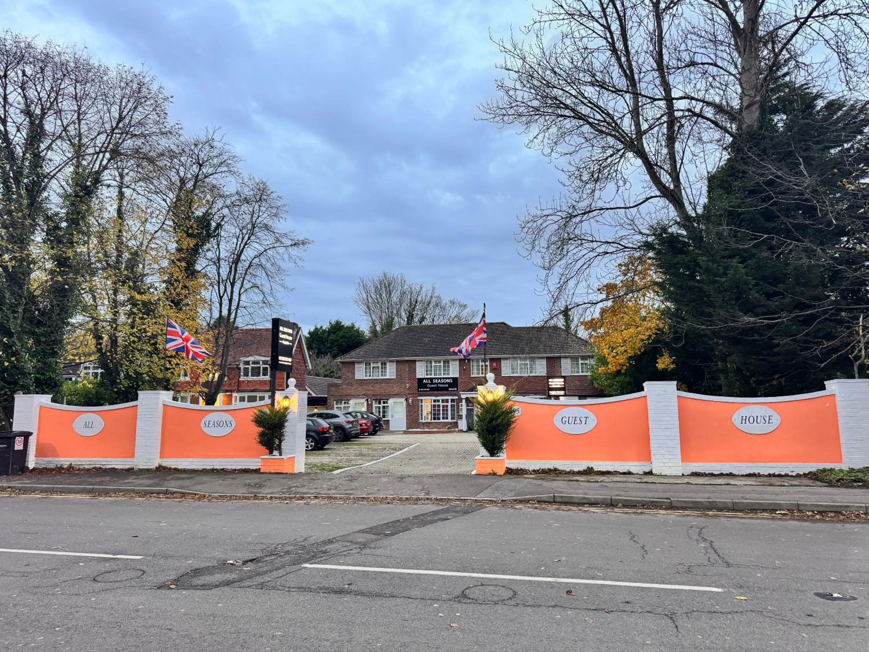 Property building in All Seasons Gatwick Guest House & Parking