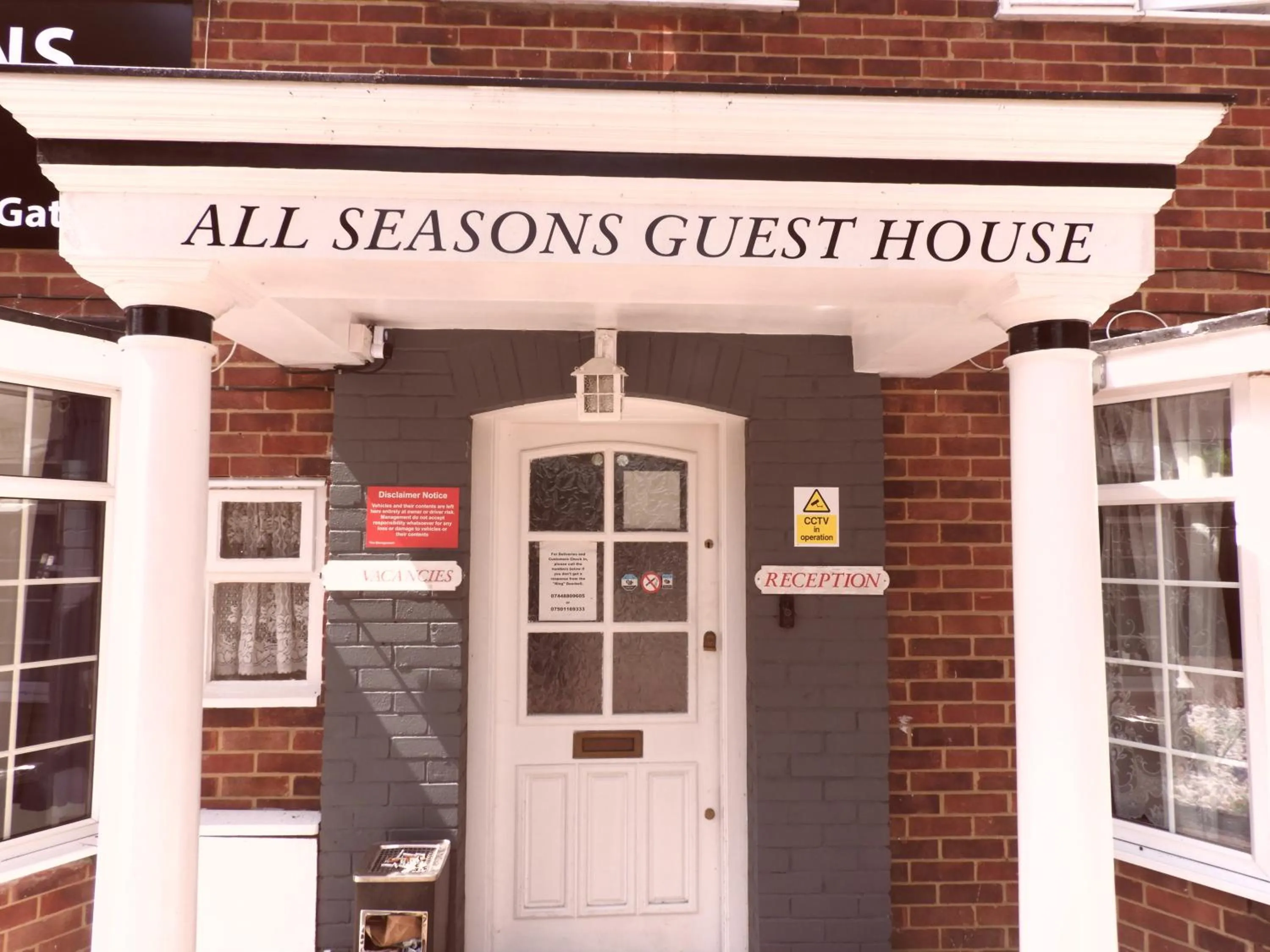 Facade/entrance in All Seasons Gatwick Guest House & Parking