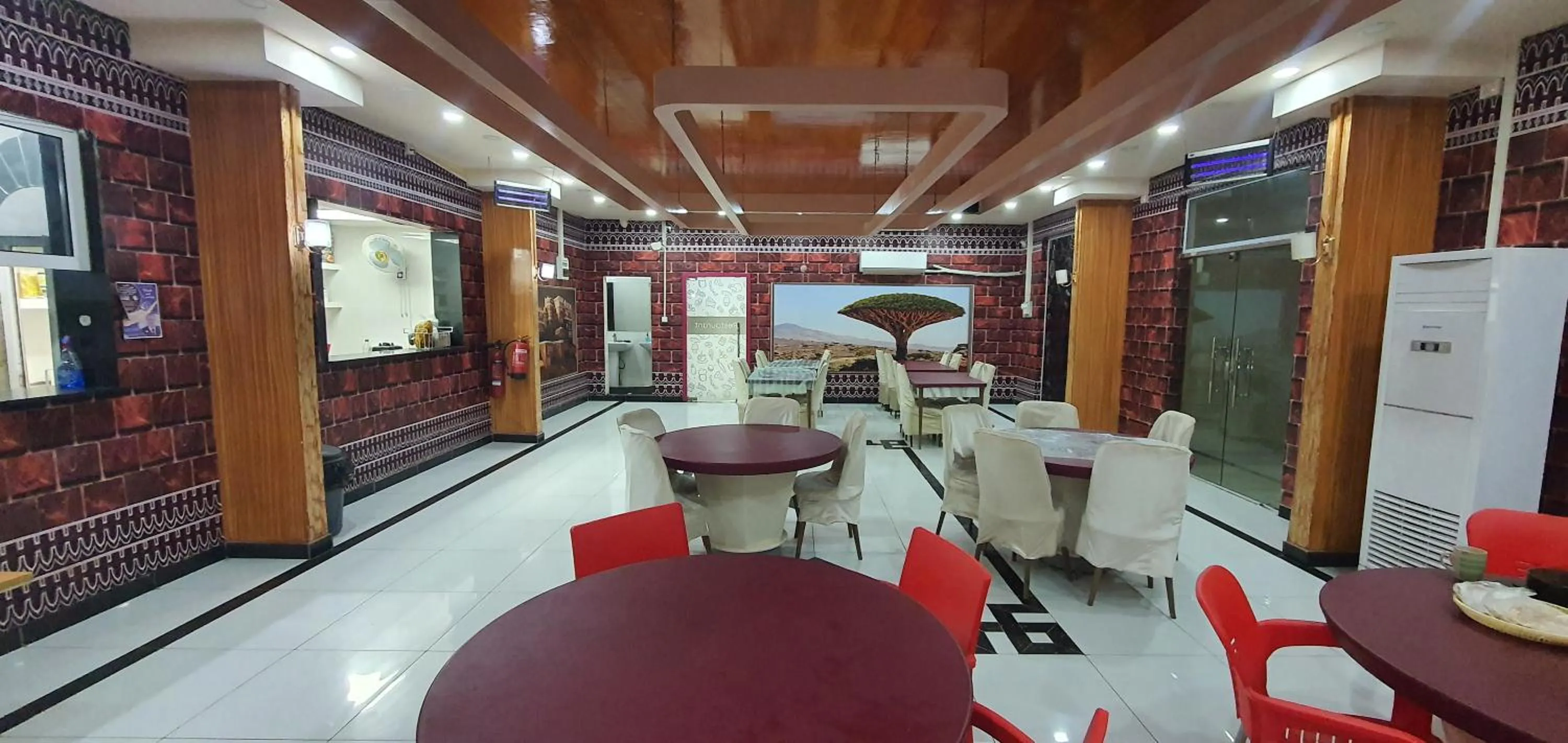 Restaurant/places to eat in SIESTA HOTEL