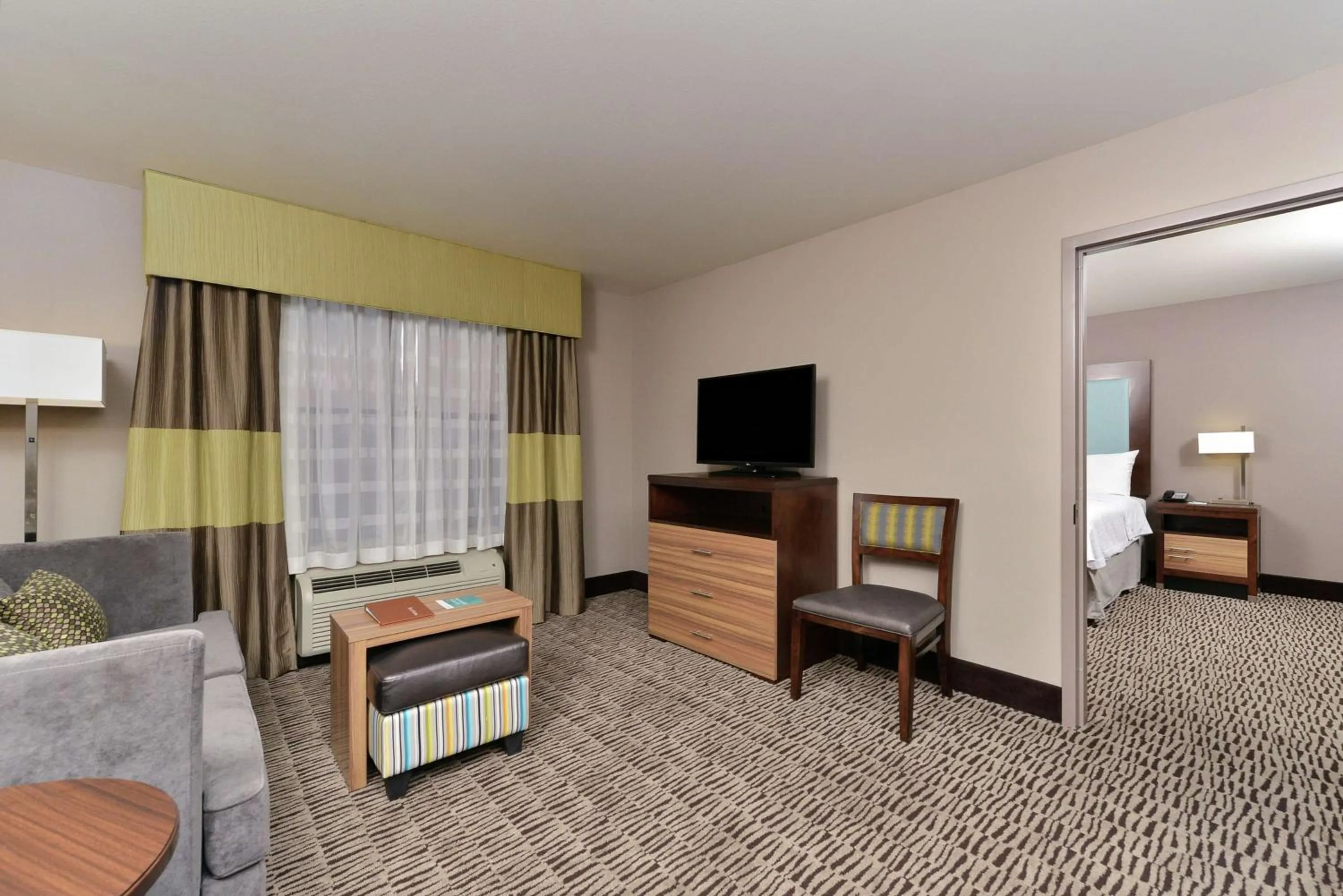 Bedroom, Bed in Homewood Suites by Hilton Cincinnati/Mason