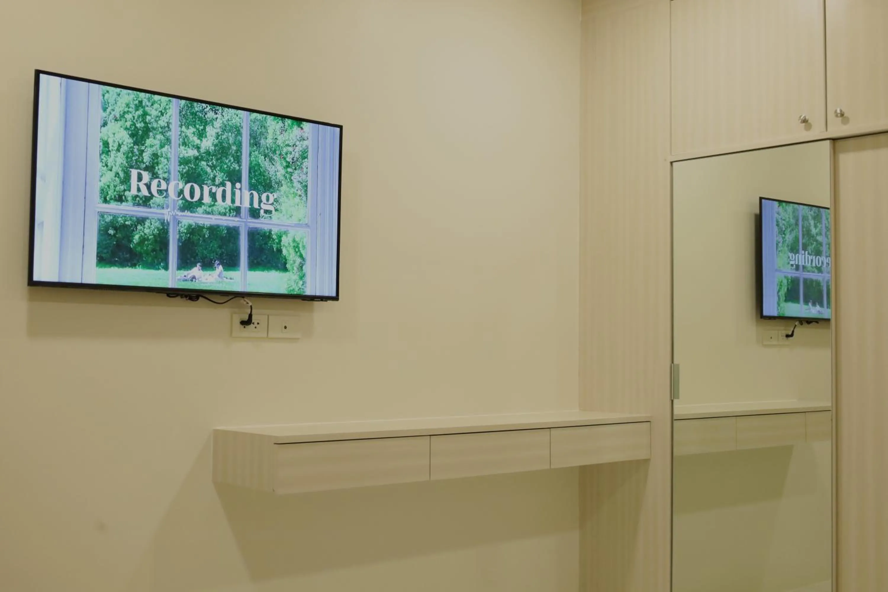 TV and multimedia in S.P.C Apartment by Brodderud