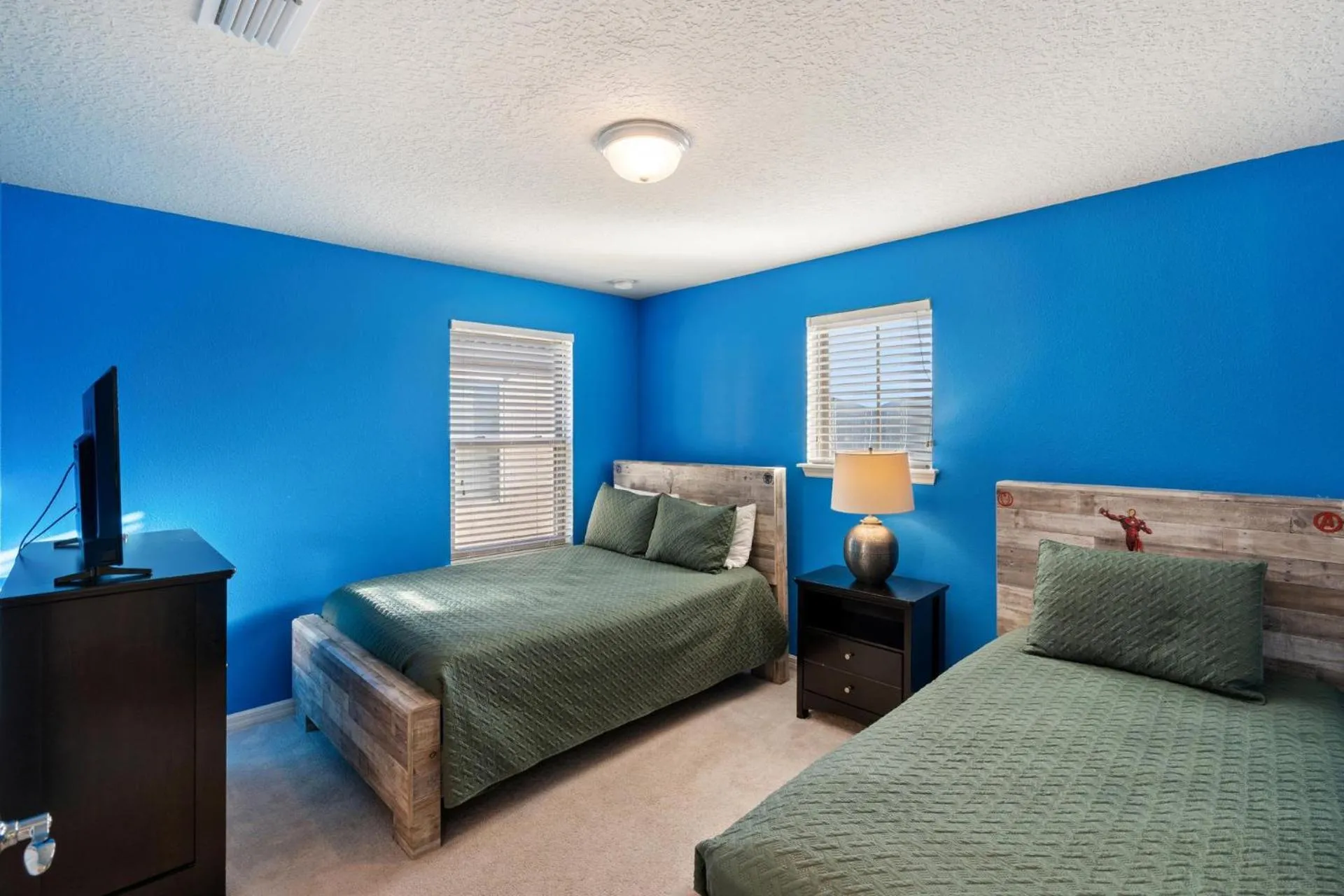 Bedroom, Bed in 5448 Misty Oak