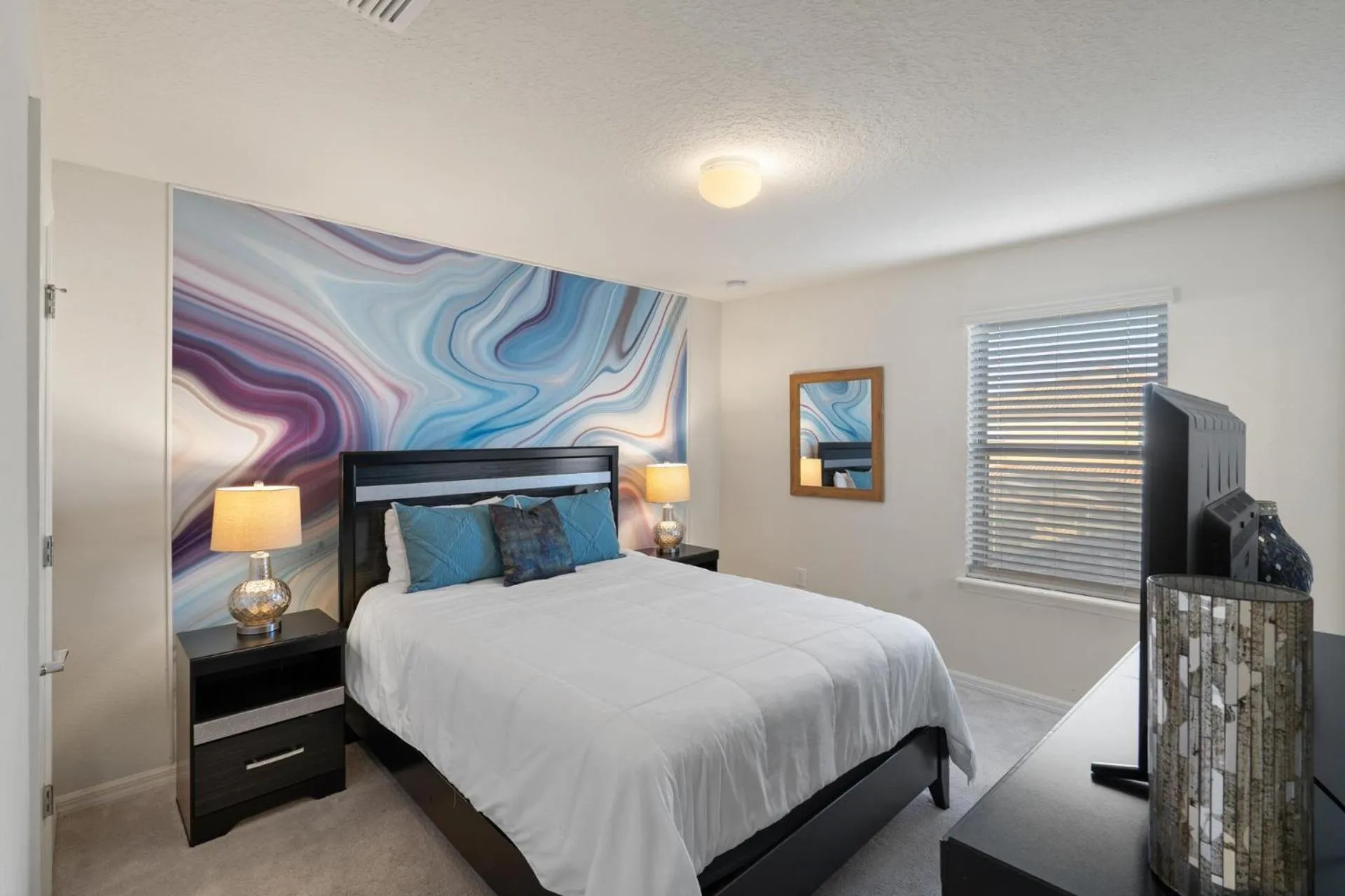 Bedroom, Bed in 5448 Misty Oak
