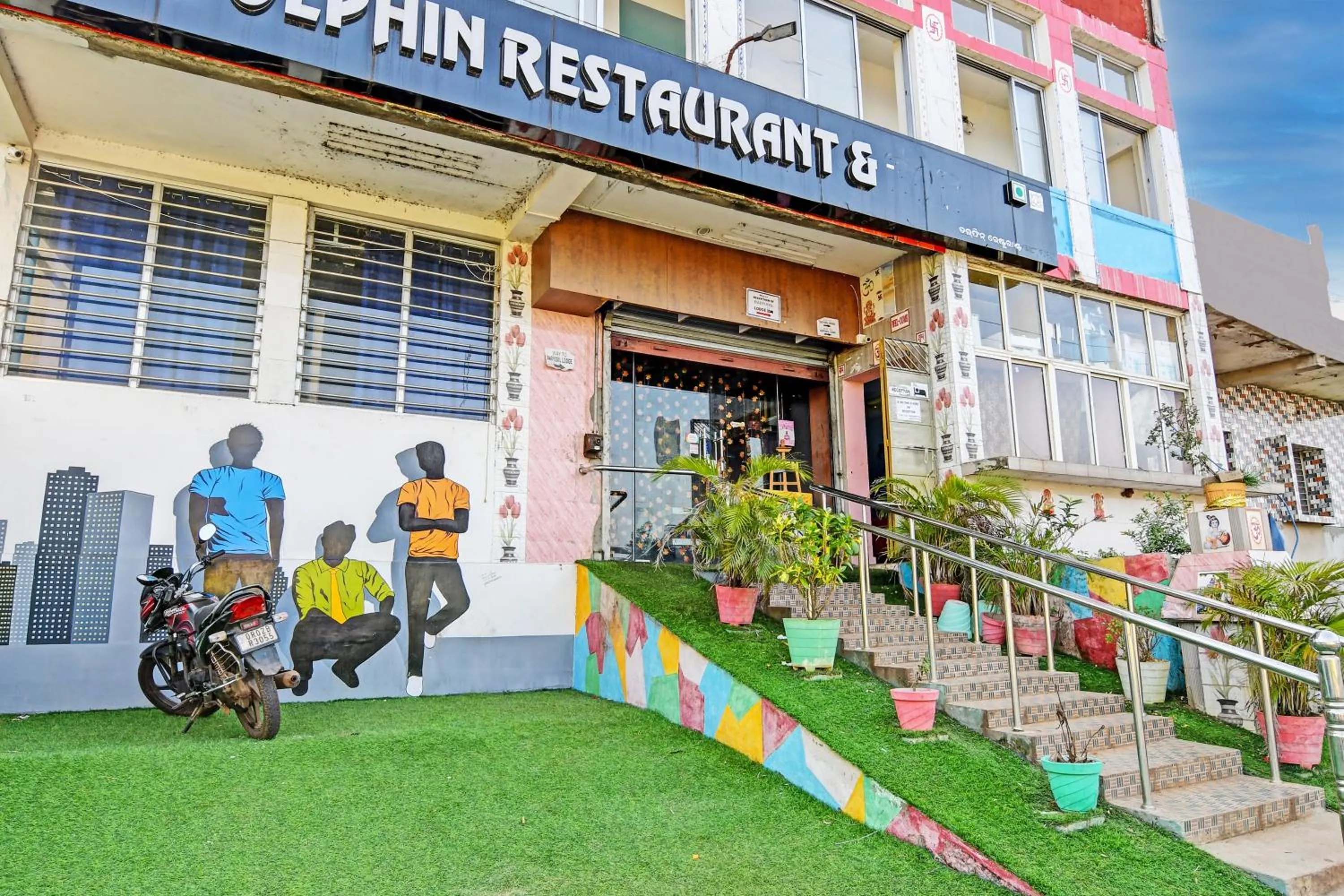 Facade/entrance in Hotel O Daffodil Lodge Dolphin restaurant