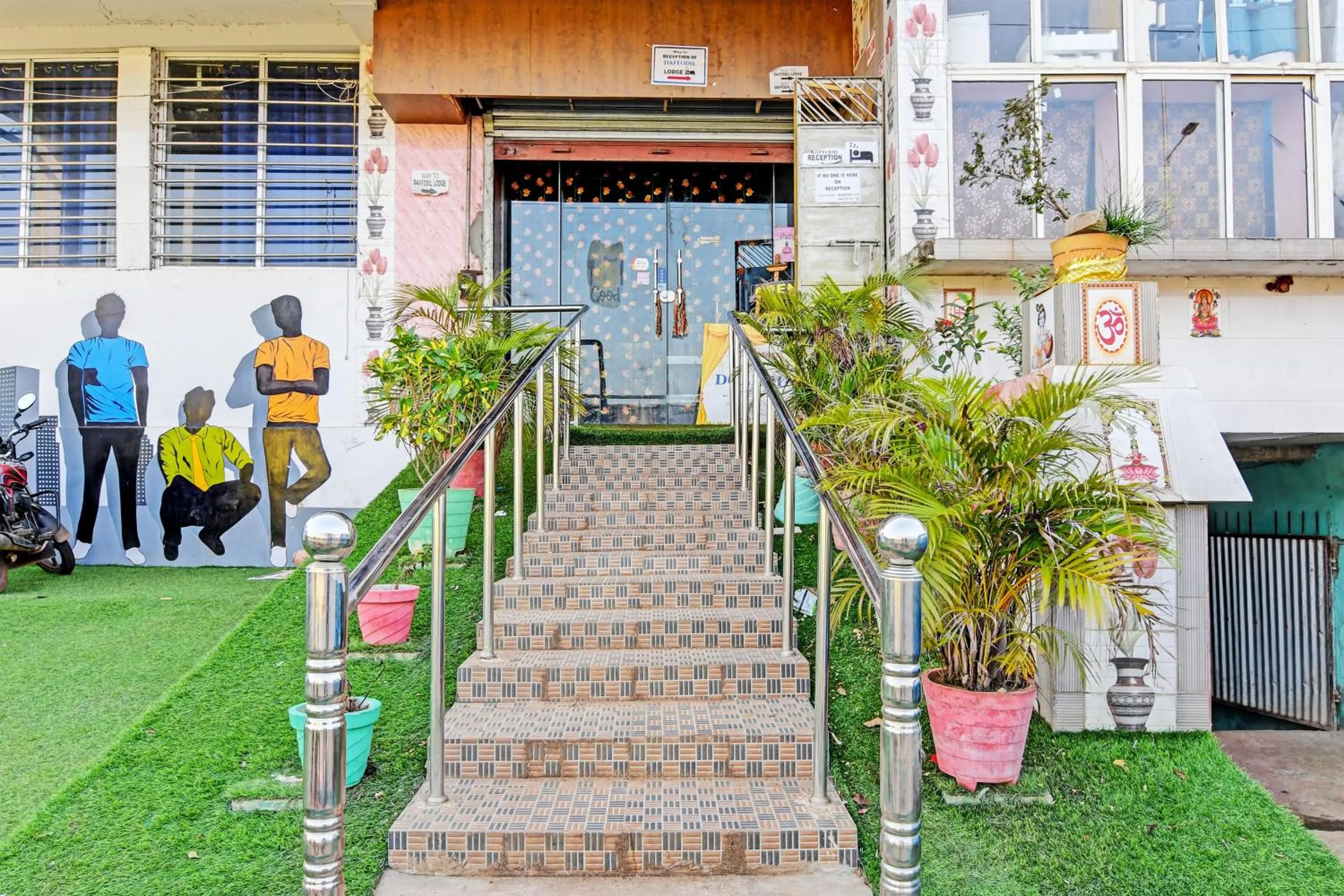 Facade/entrance in Hotel O Daffodil Lodge Dolphin restaurant
