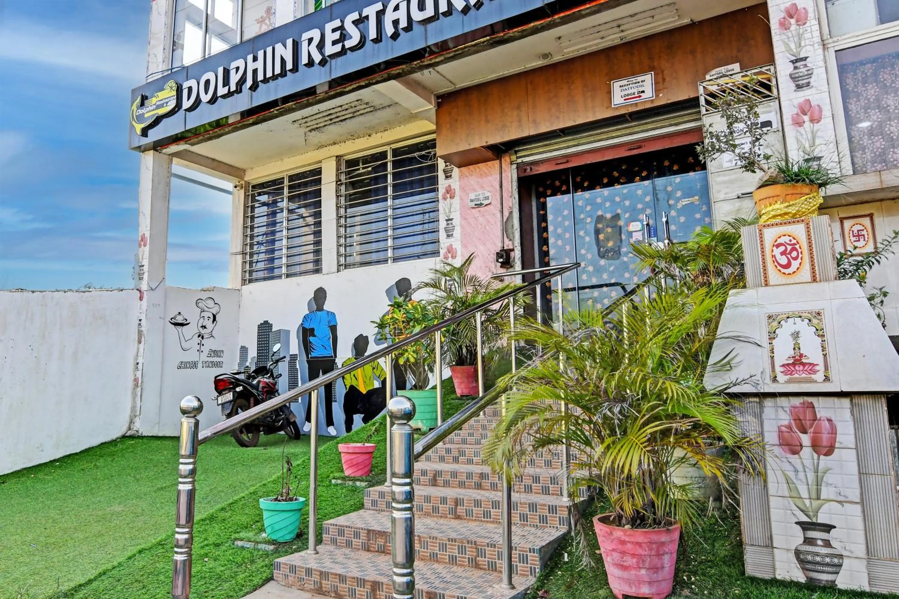 Facade/entrance in Hotel O Daffodil Lodge Dolphin restaurant