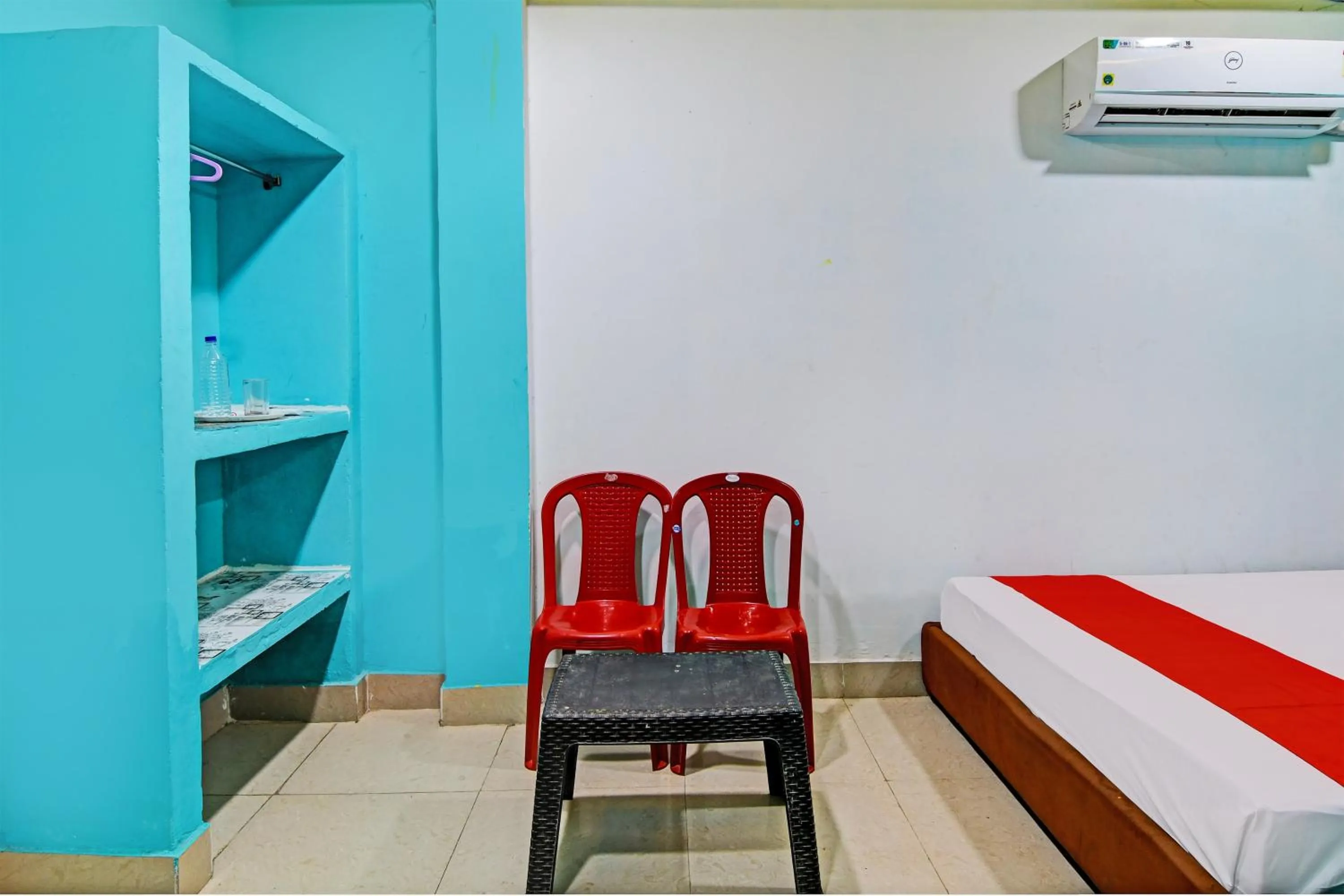 Bedroom in Hotel O Daffodil Lodge Dolphin restaurant