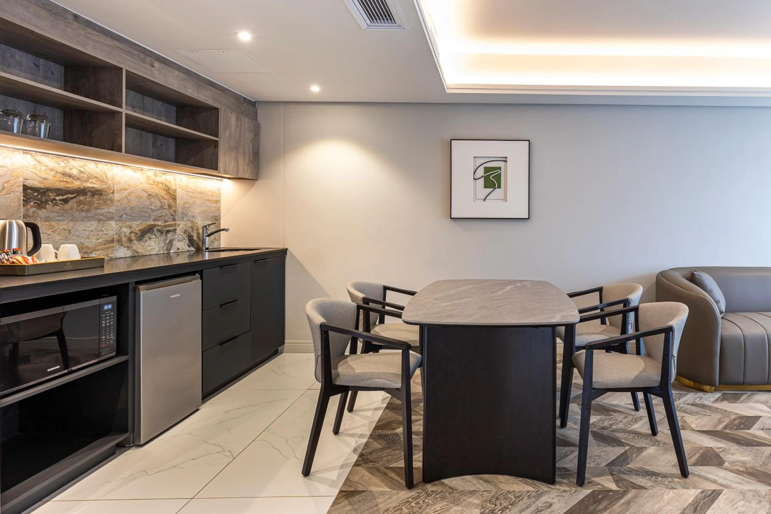 Kitchen or kitchenette in Coastlands Skye Hotel, Ridgeside, Umhlanga