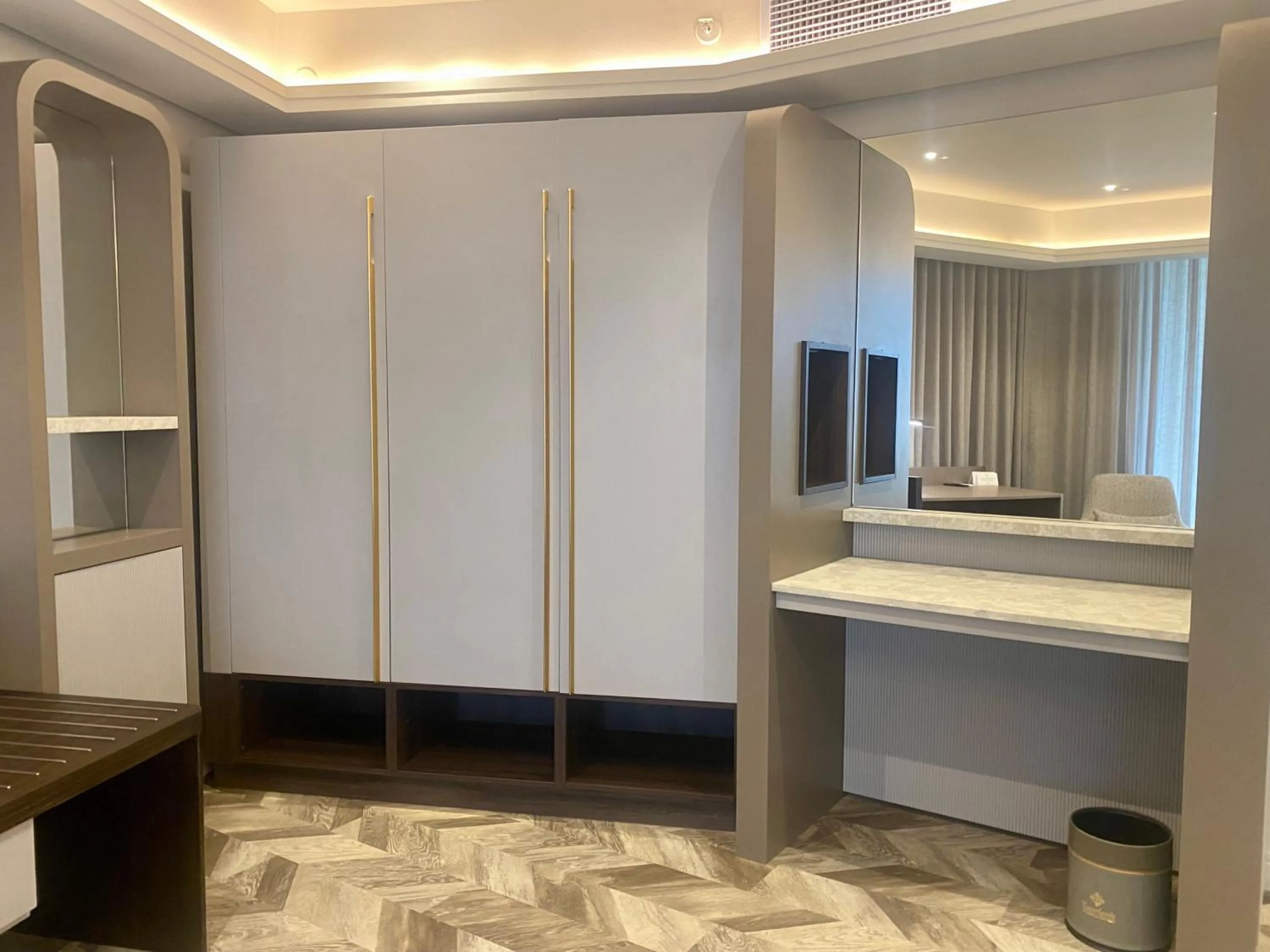 wardrobe in Coastlands Skye Hotel, Ridgeside, Umhlanga