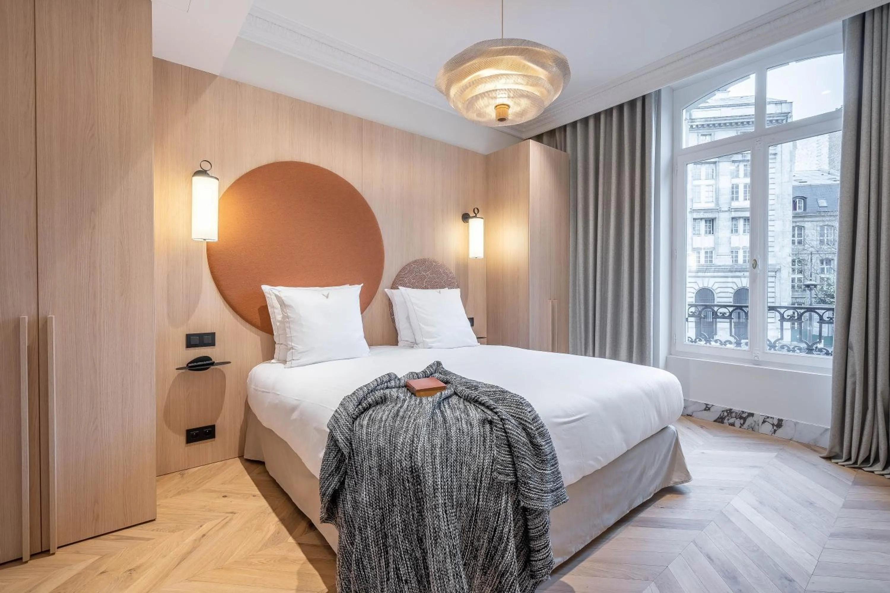Bed in Yuna Saint-Germain-des-Prés - Serviced Apartments
