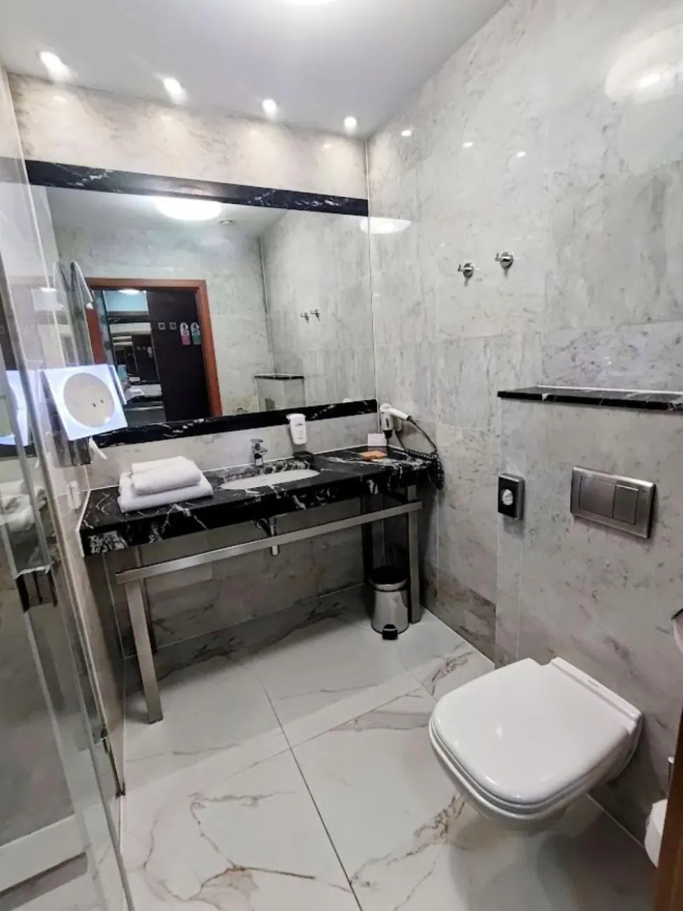 Shower in Hotel Zamek Centrum