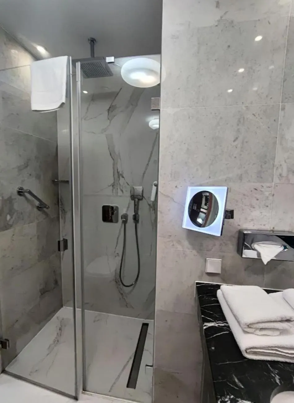 Shower in Hotel Zamek Centrum