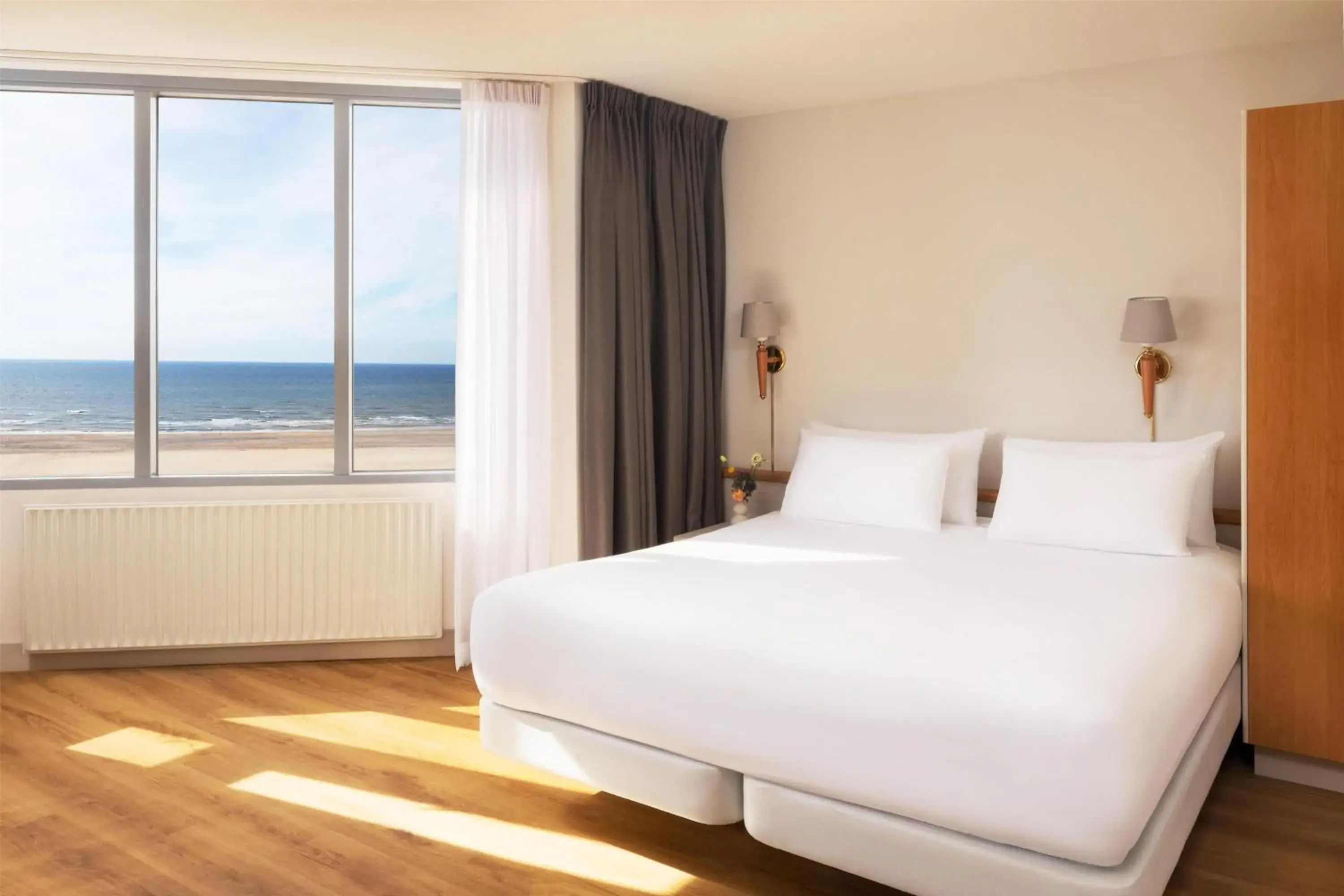 Standard Quadruple Room with Sea View in NH Zandvoort Hotel Standard Quadruple Room with Sea View in NH Zandvoort Hotel