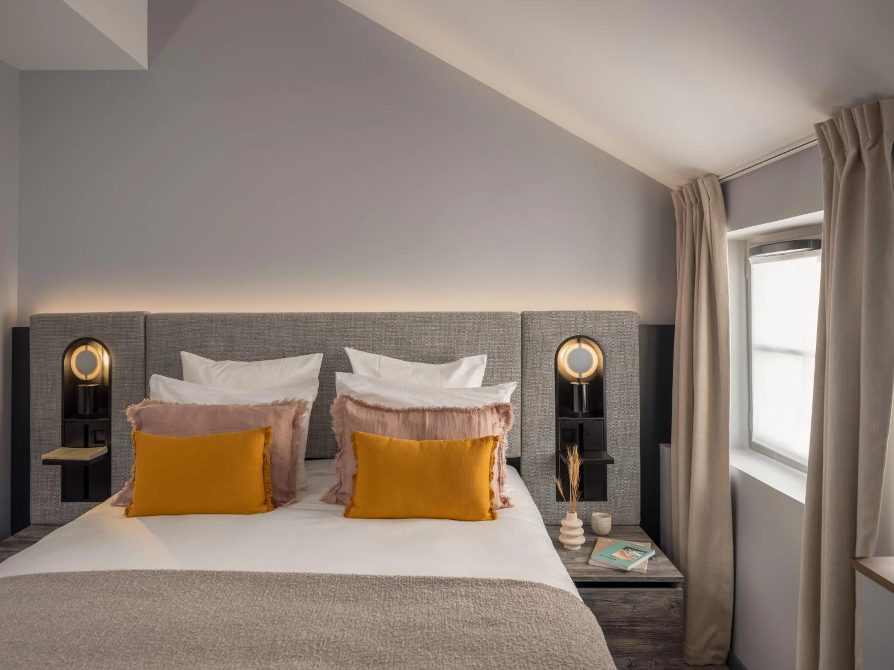 Bedroom, Bed in Boudoir des Muses