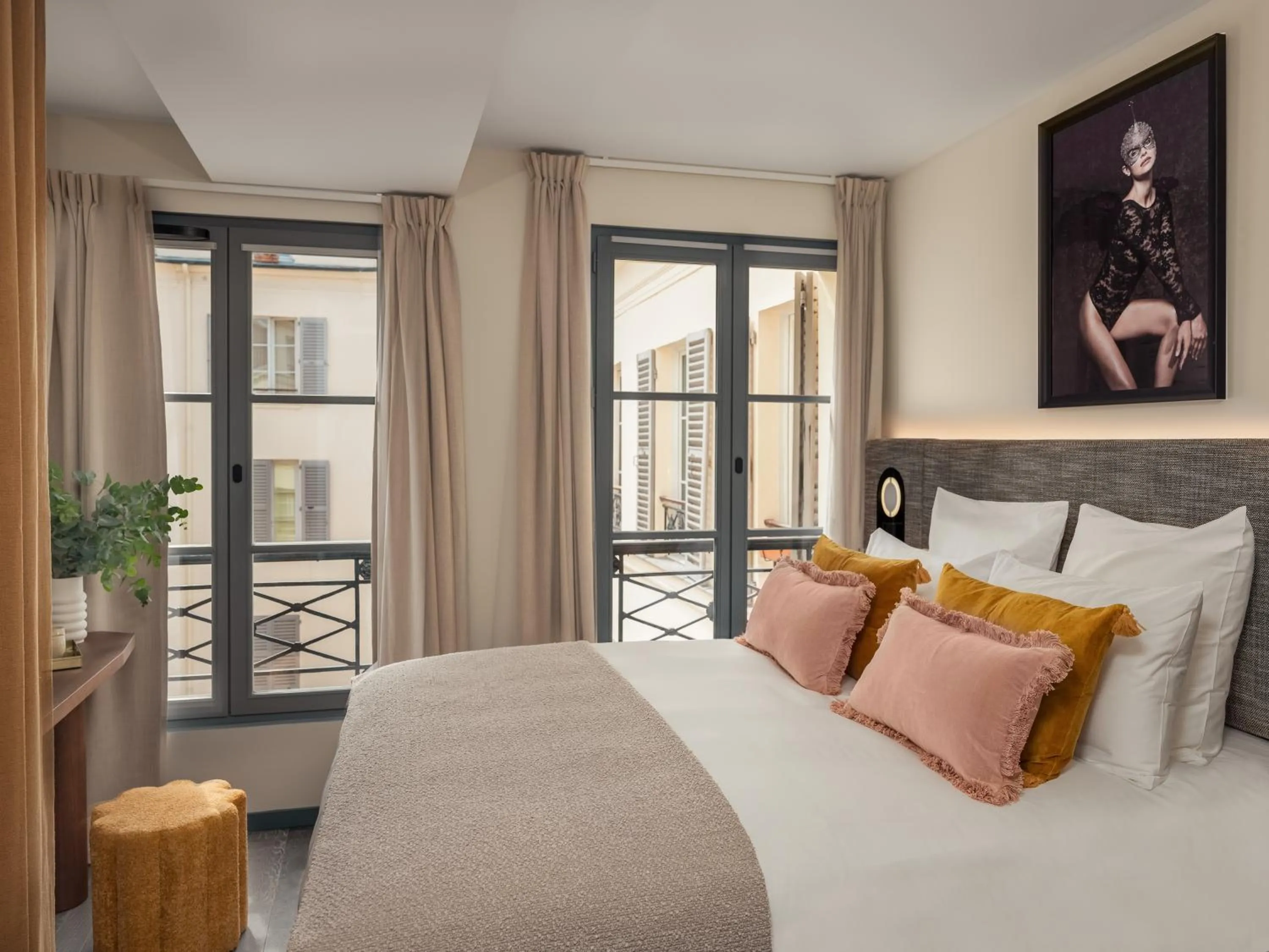 Bedroom, Bed in Boudoir des Muses