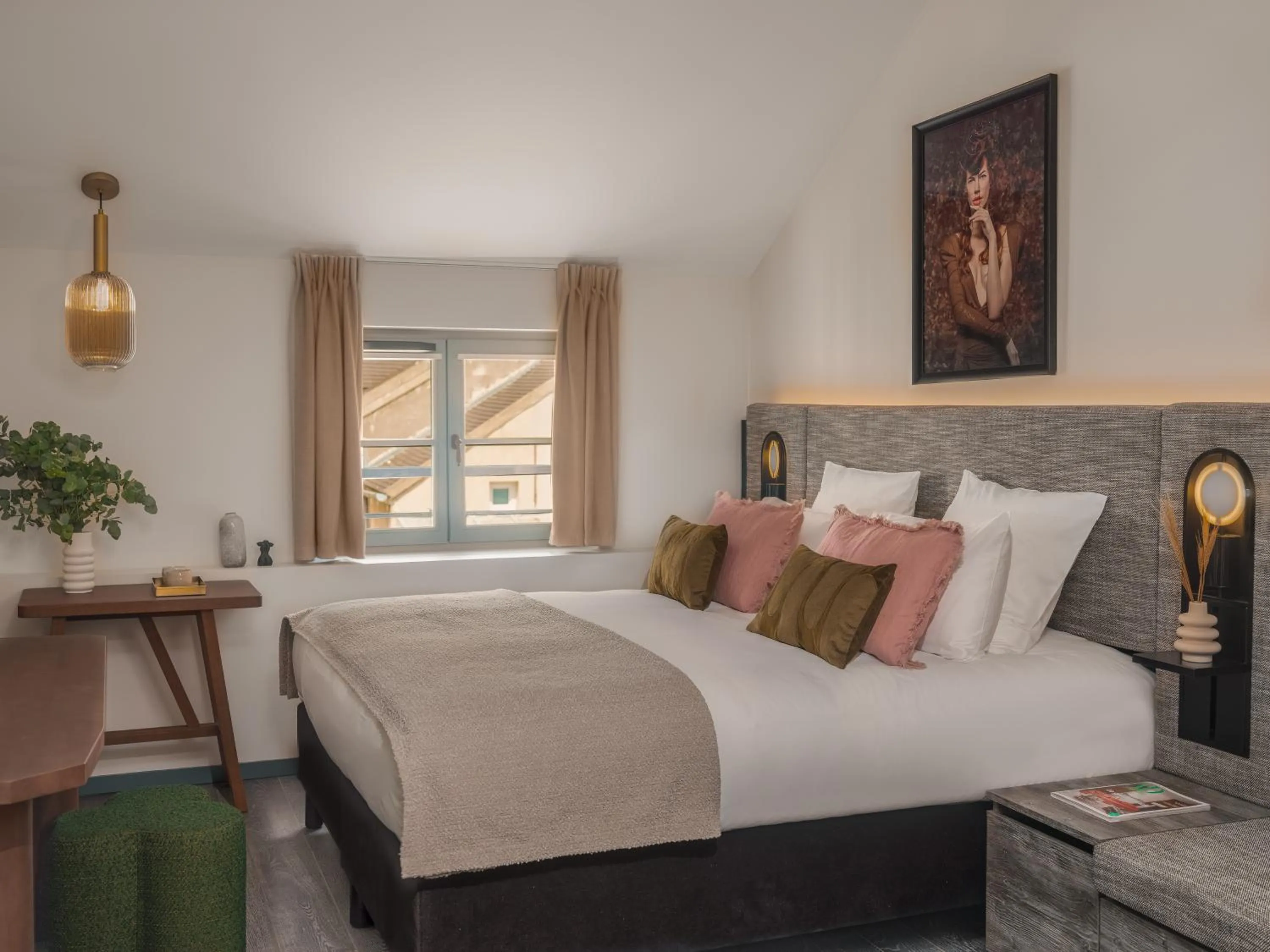 Photo of the whole room, Bed in Boudoir des Muses