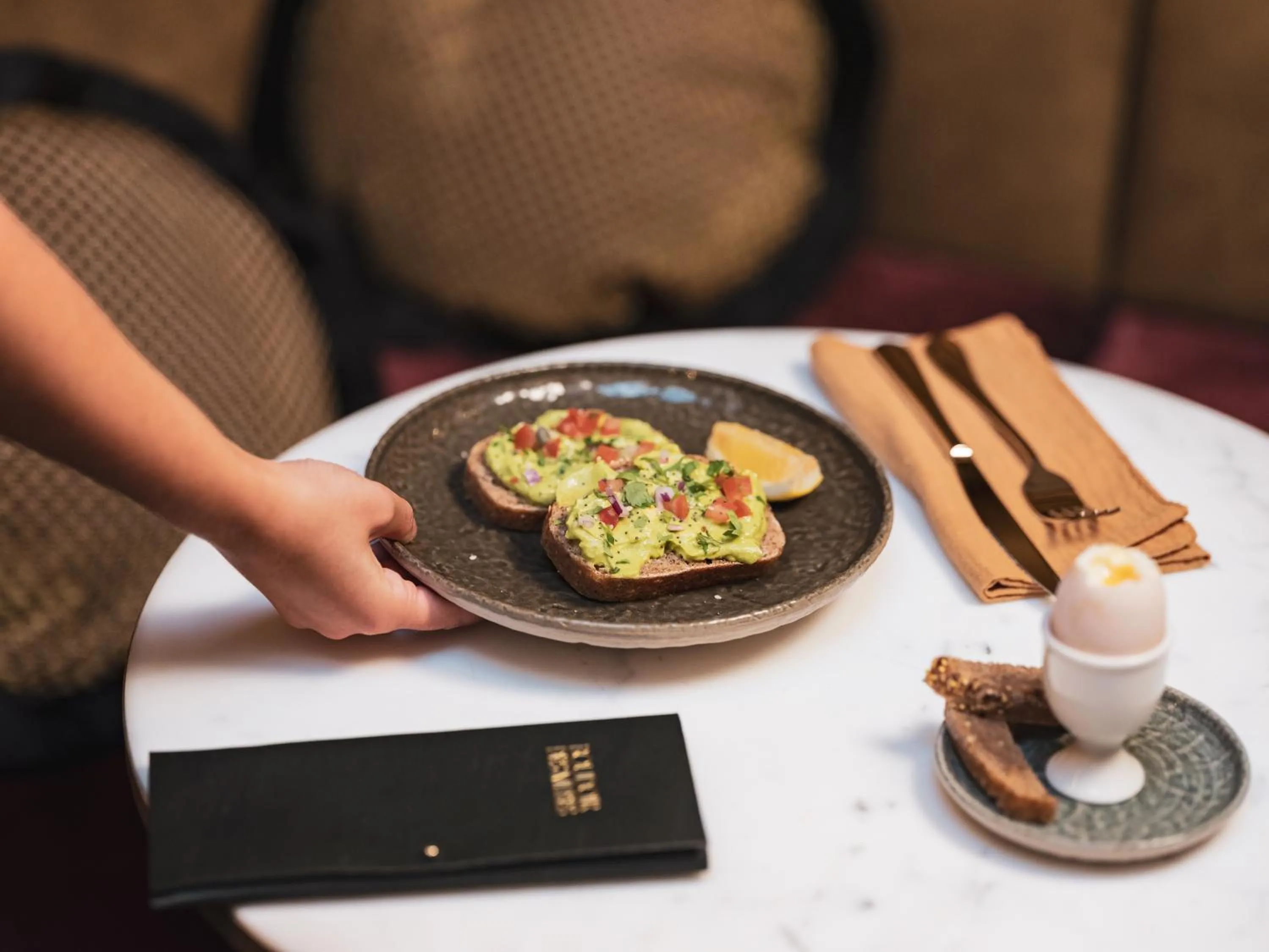 Breakfast in Boudoir des Muses