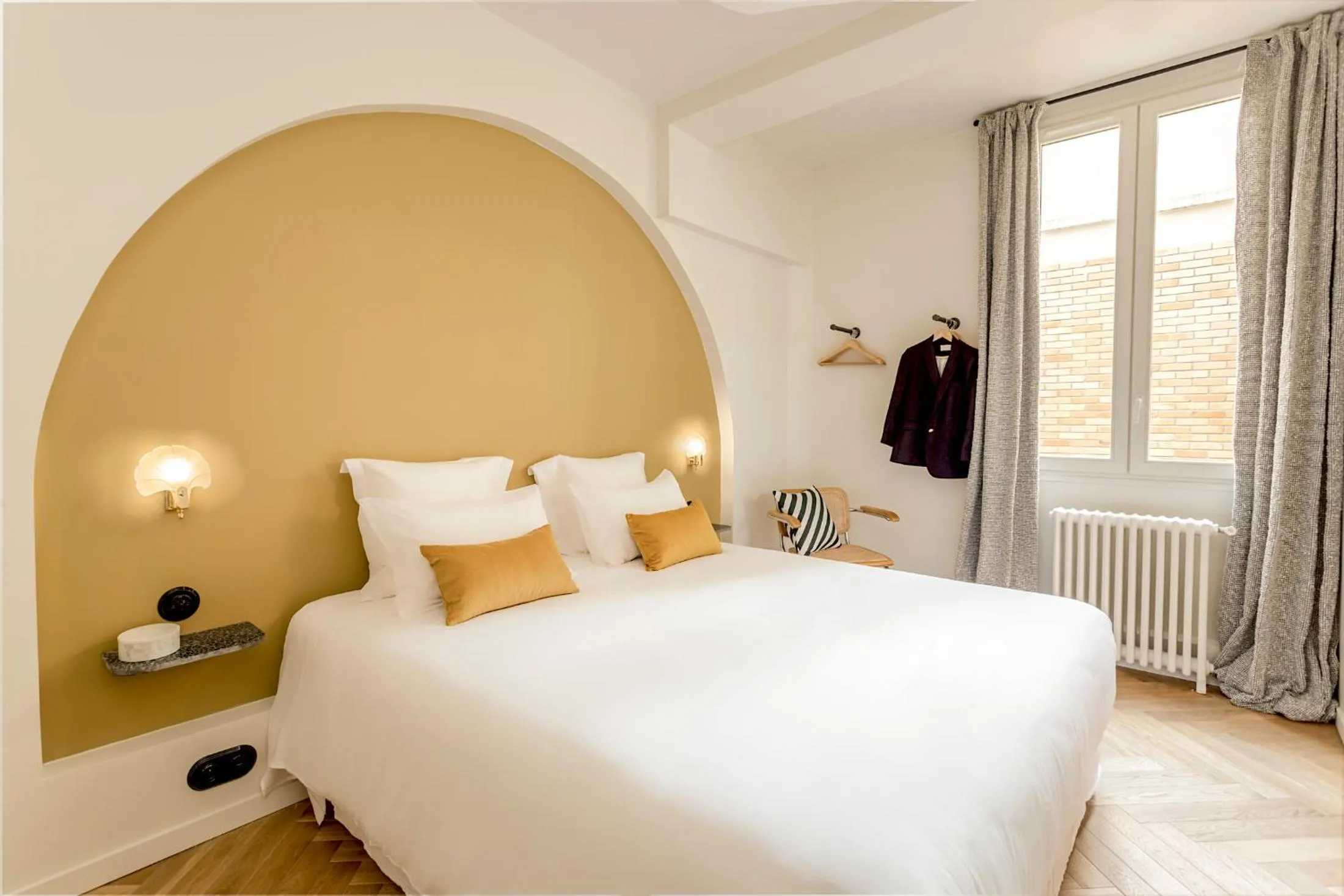 Bed in Habitat Parisien - Bourse Feydeau