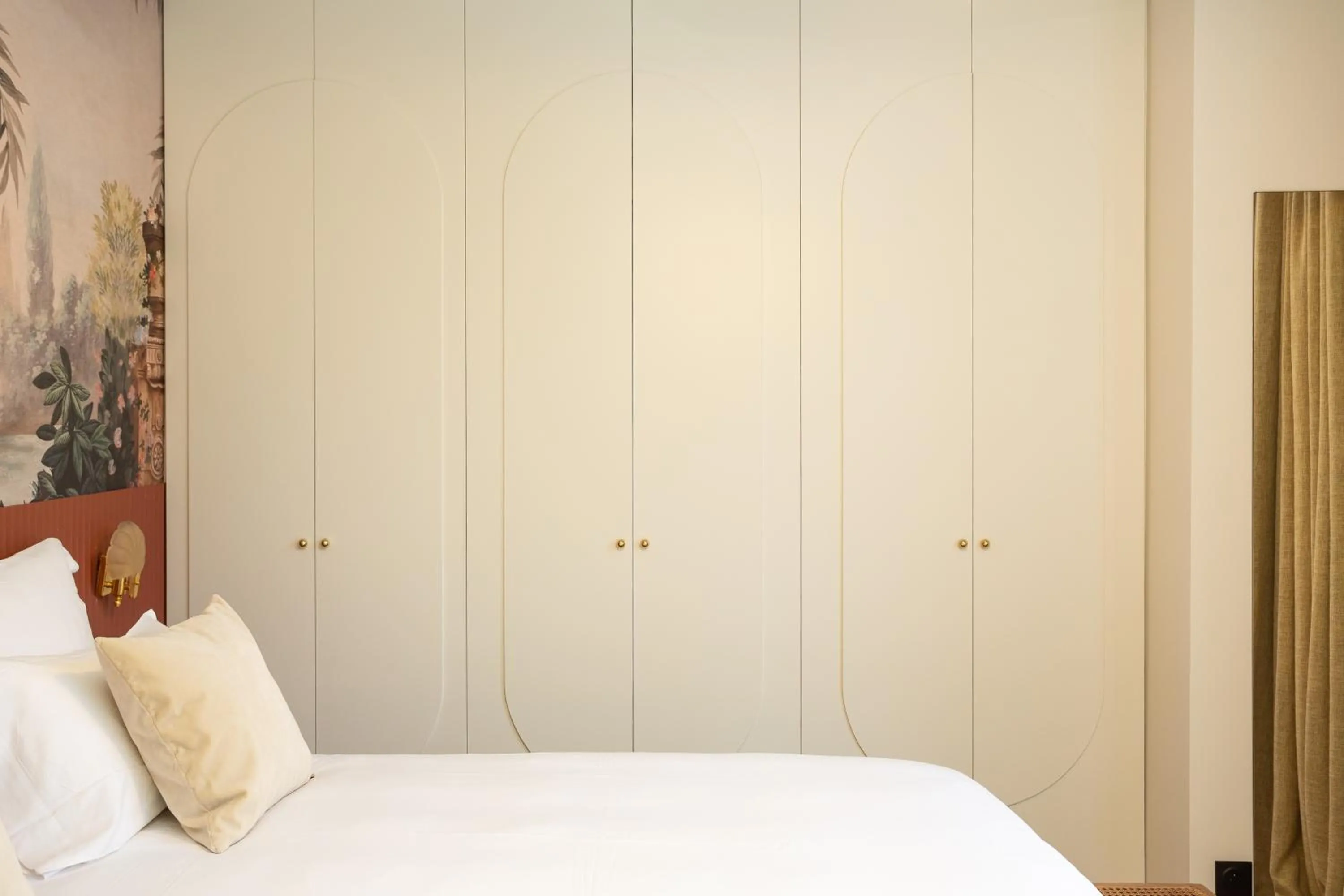 Bed in Habitat Parisien - Bourse Feydeau