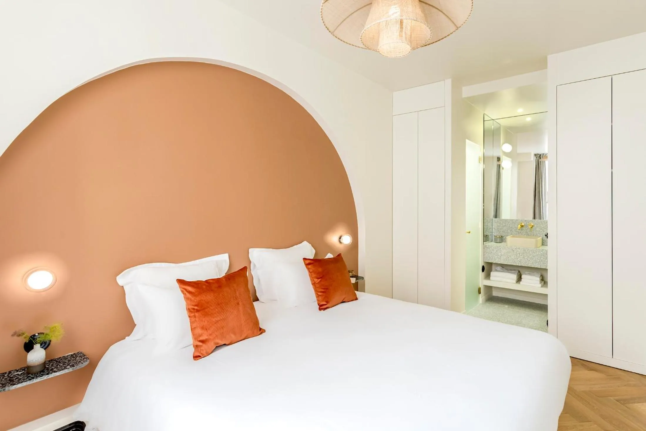 Bed in Habitat Parisien - Bourse Feydeau