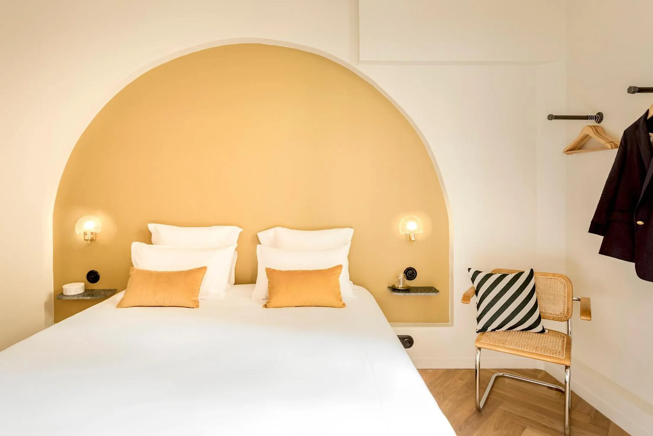 Bed in Habitat Parisien - Bourse Feydeau