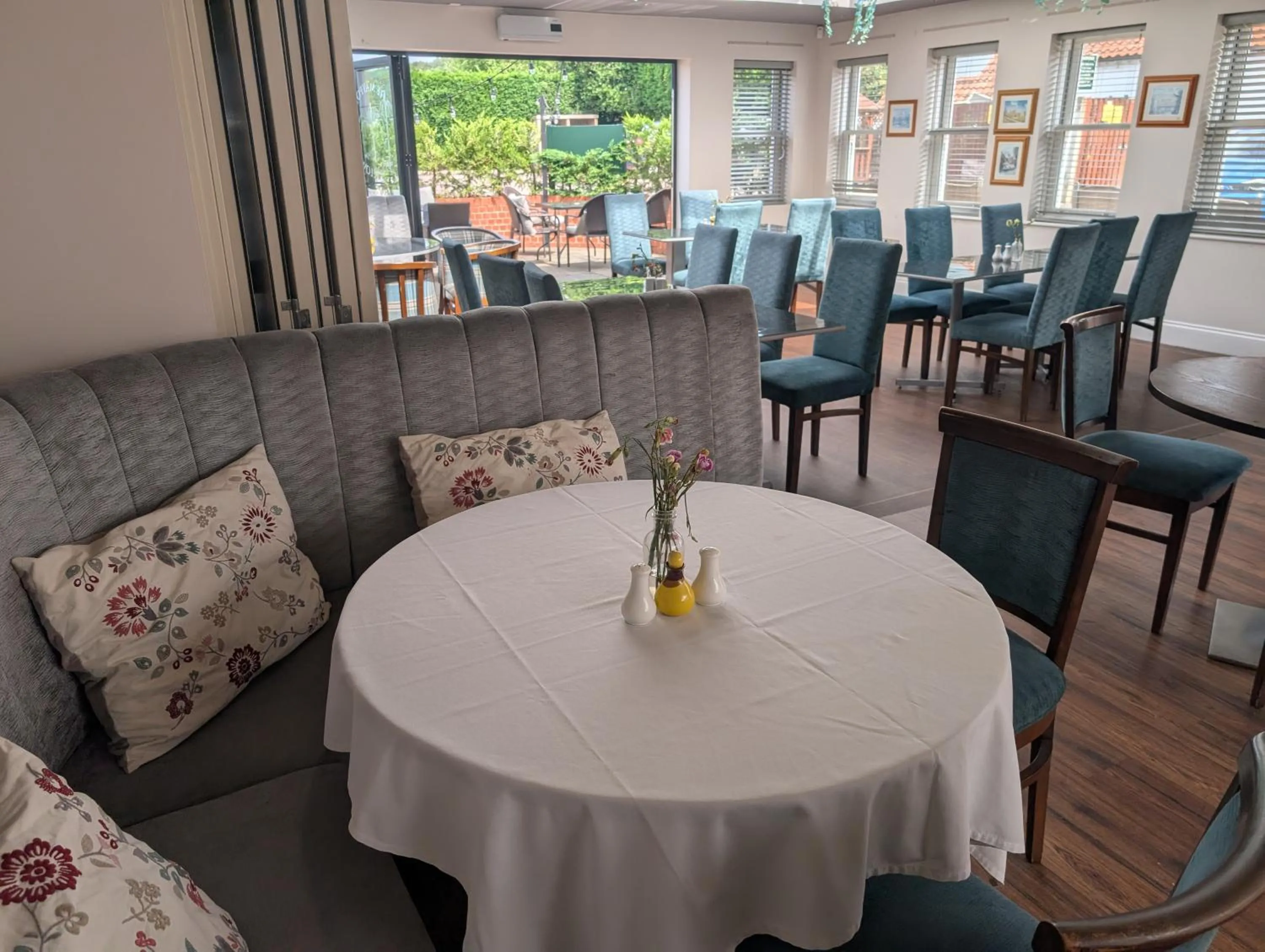 Restaurant/places to eat in The Maypole at Wellow