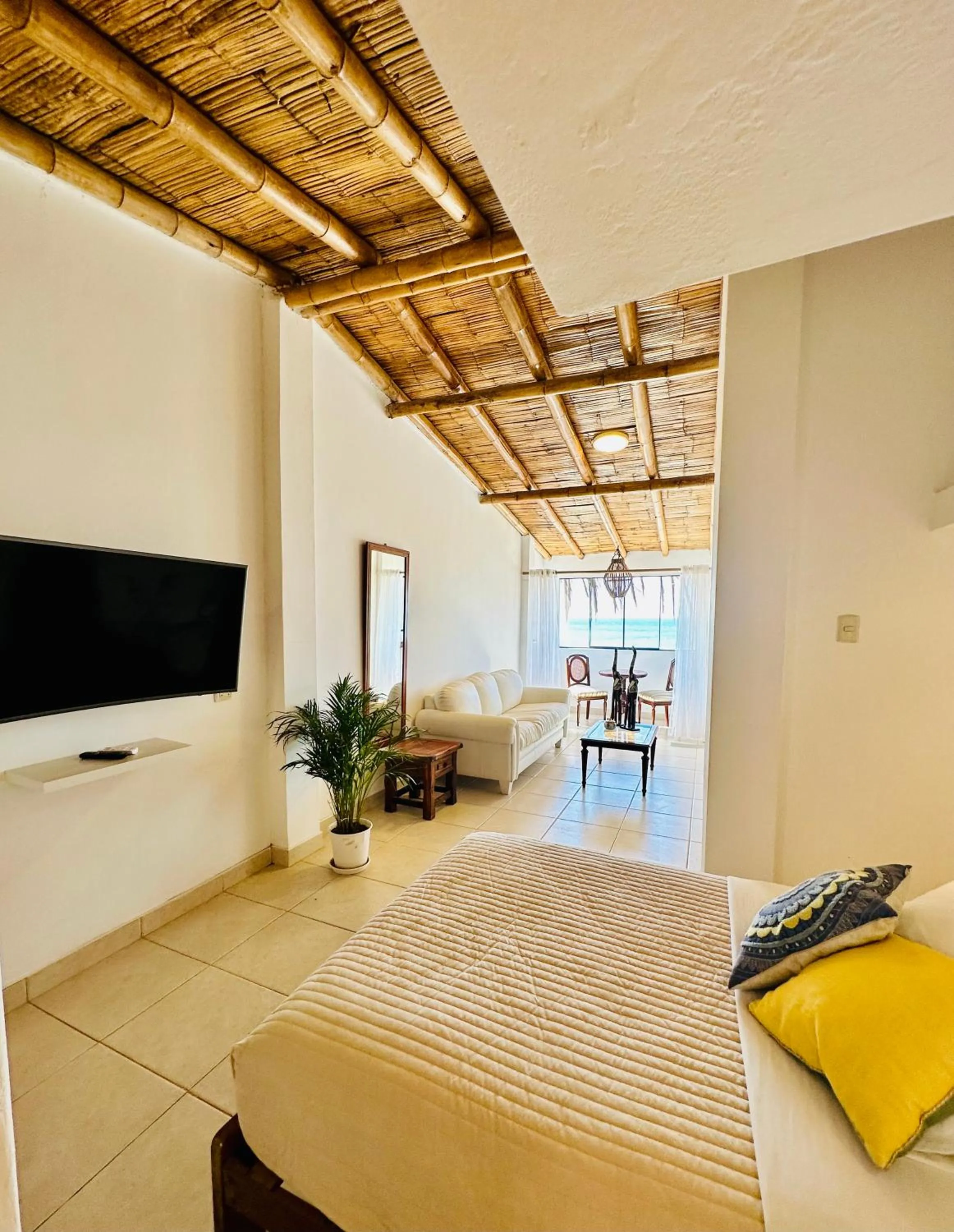 TV and multimedia, Bed in Hotel Puerto Antiguo