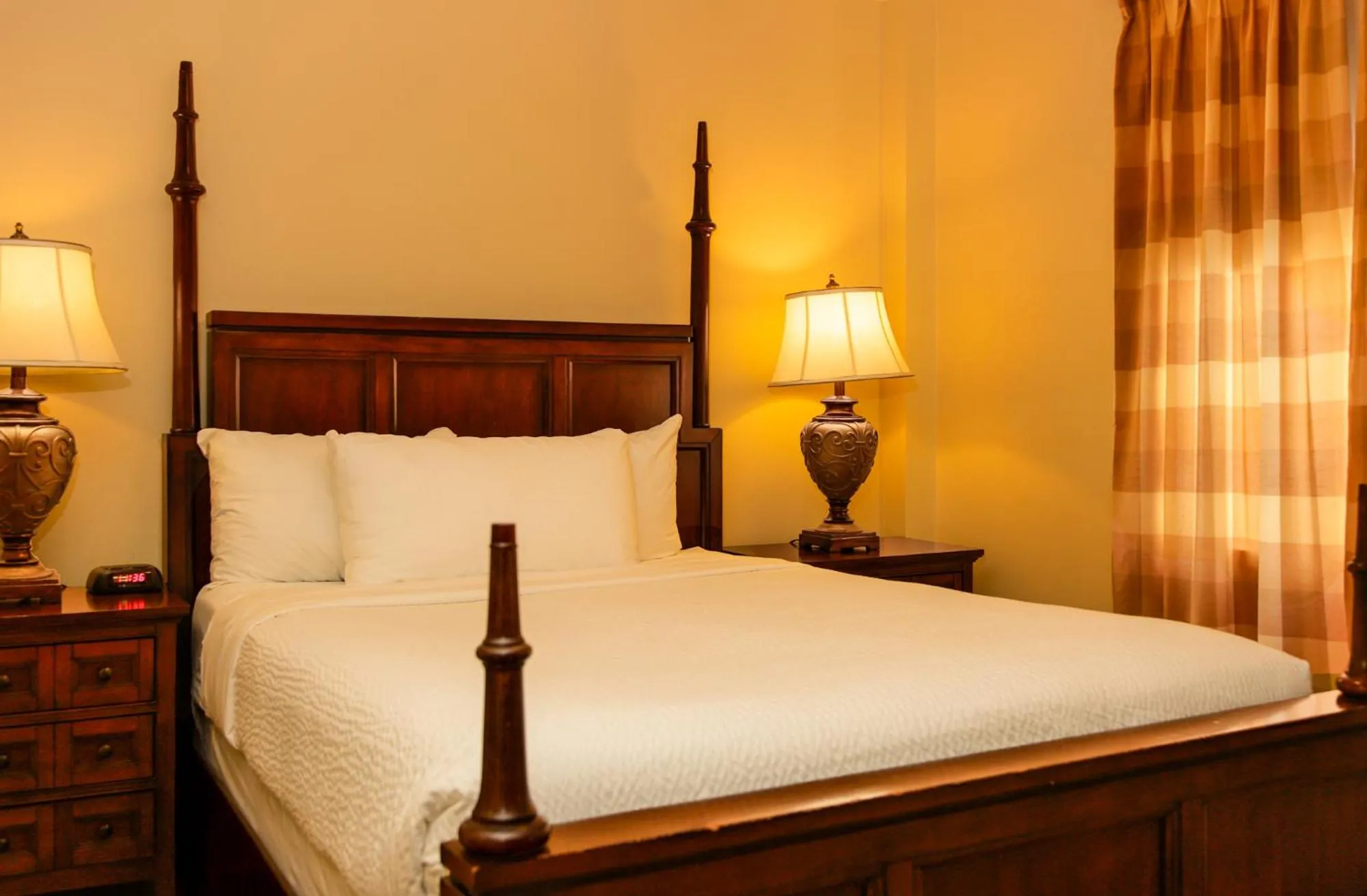 Bed in Grant Hall Hotel