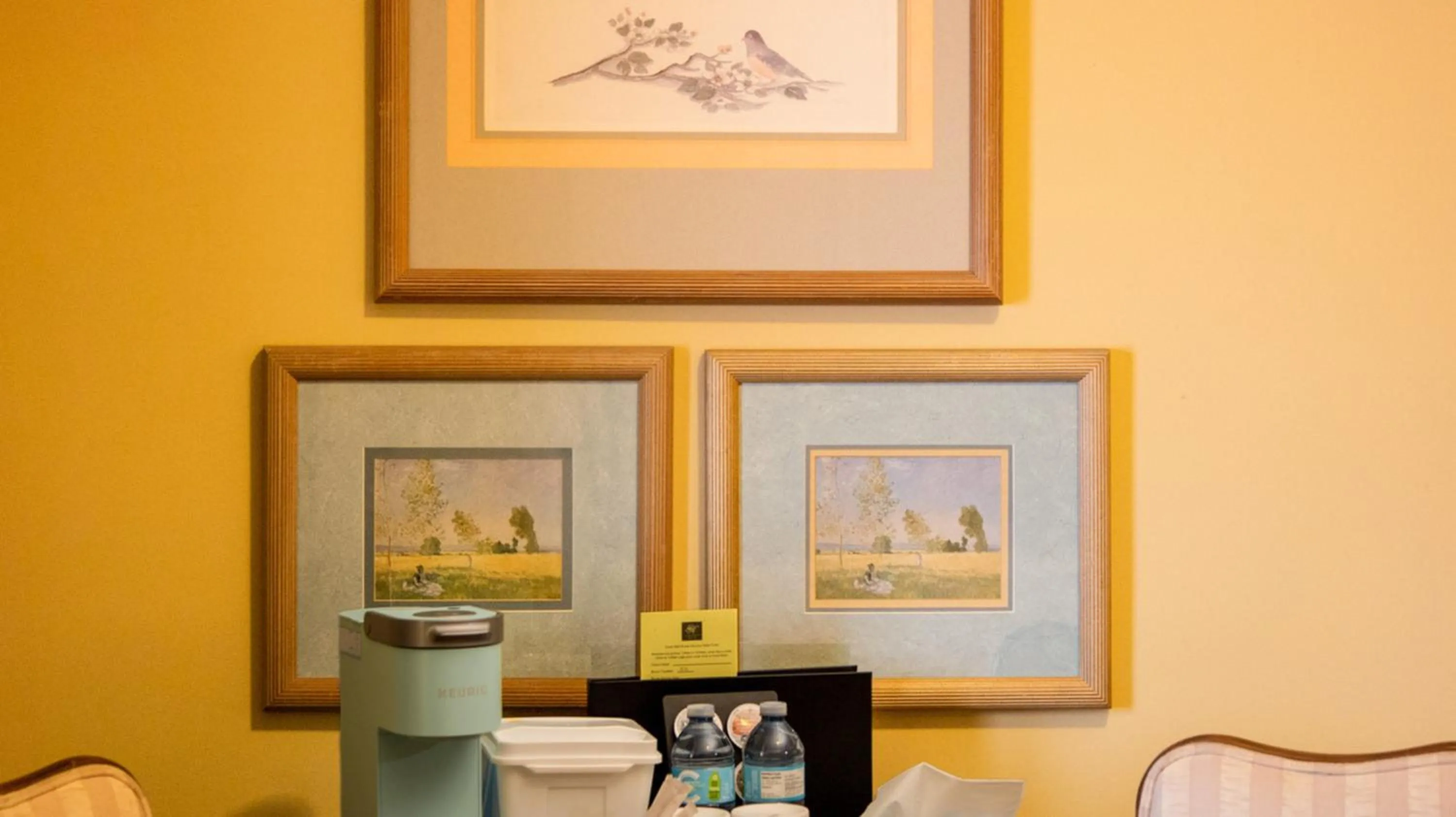 Bedroom in Grant Hall Hotel