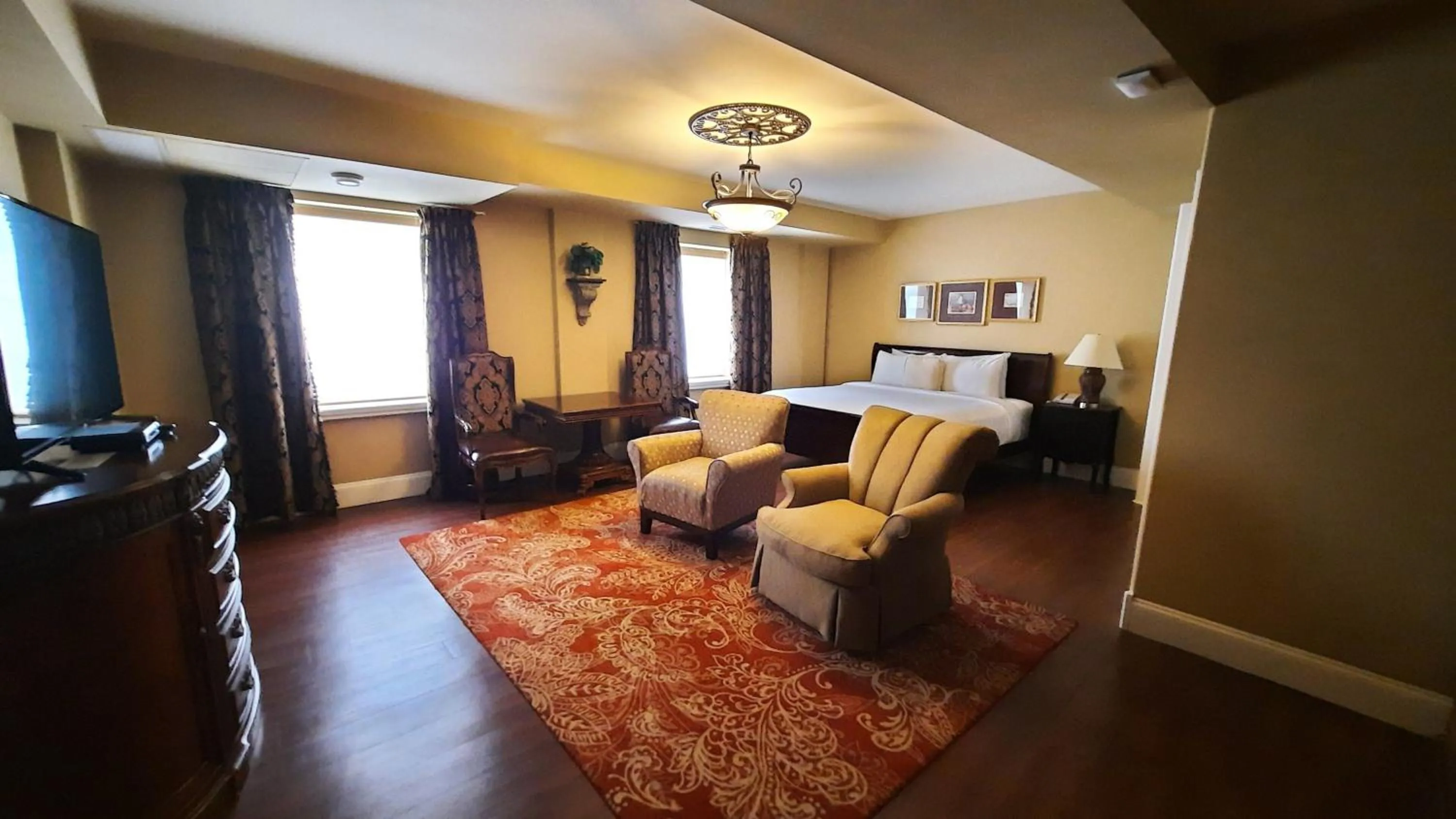 Bedroom in Grant Hall Hotel