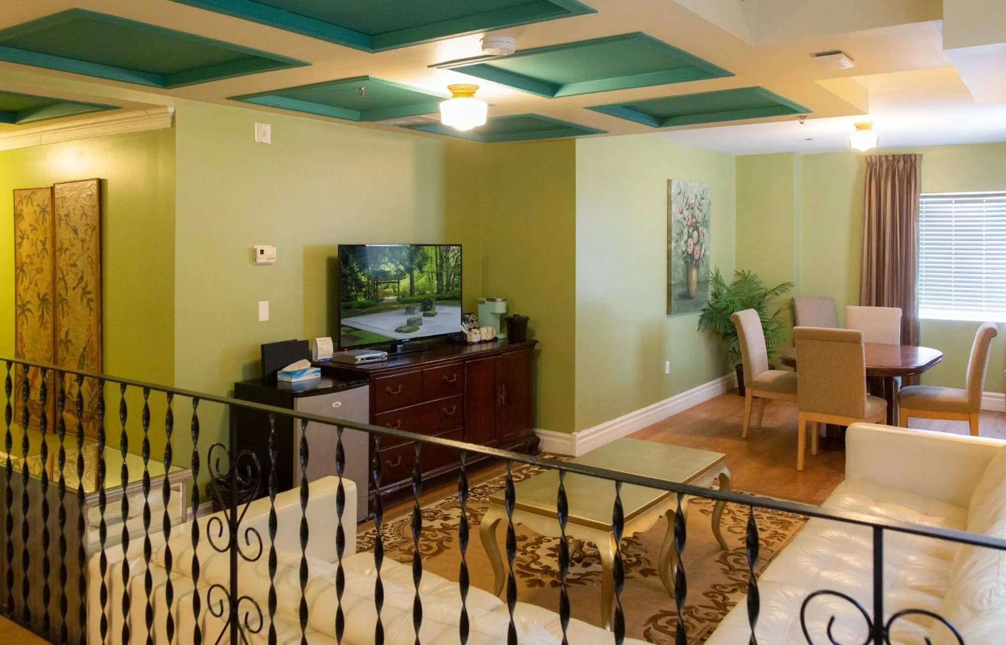 Seating area in Grant Hall Hotel