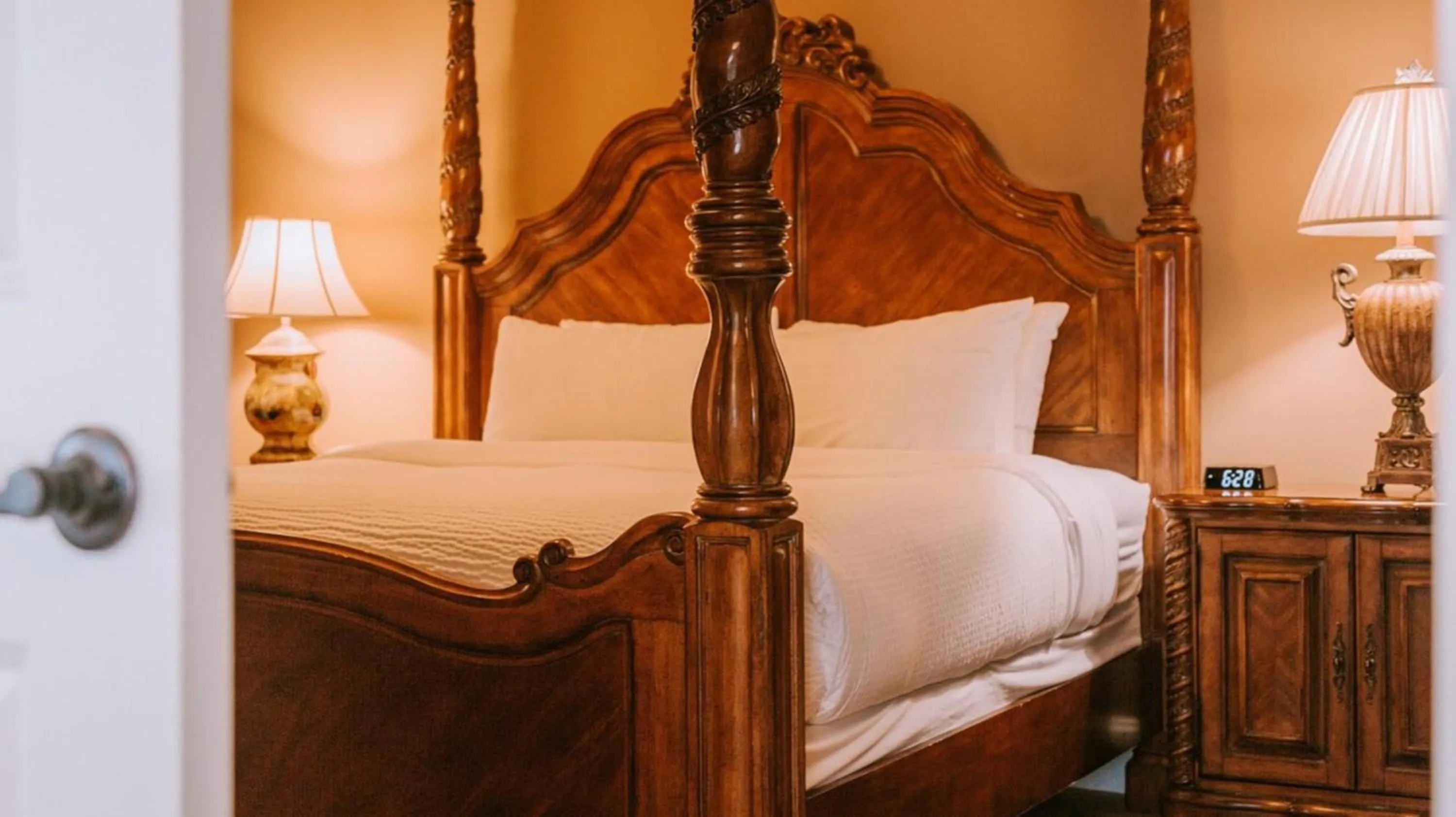 Bedroom, Bed in Grant Hall Hotel