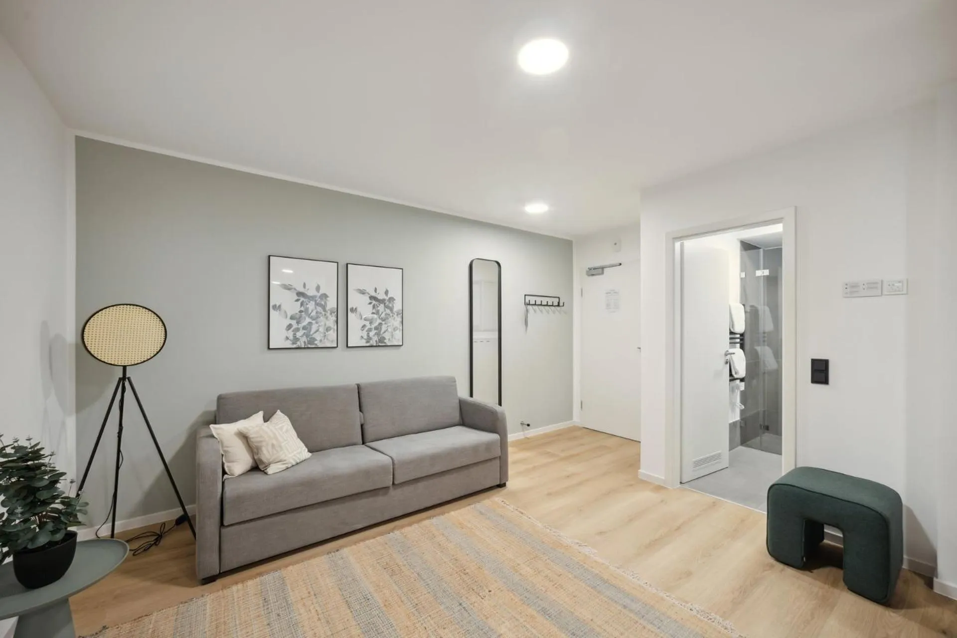 Living room in Limehome Nuremberg Celtisplatz