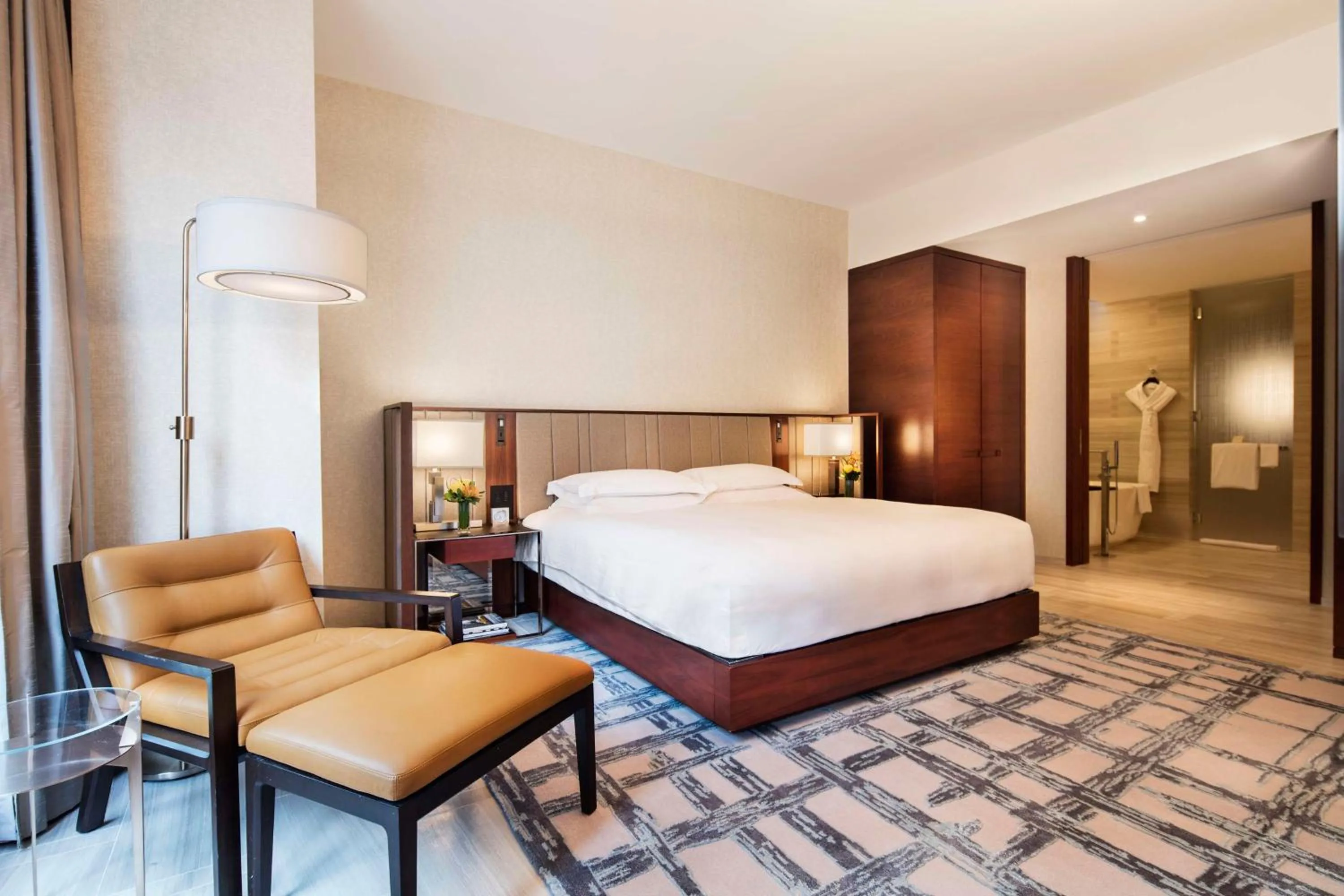 Photo of the whole room, Bed in Park Hyatt New York