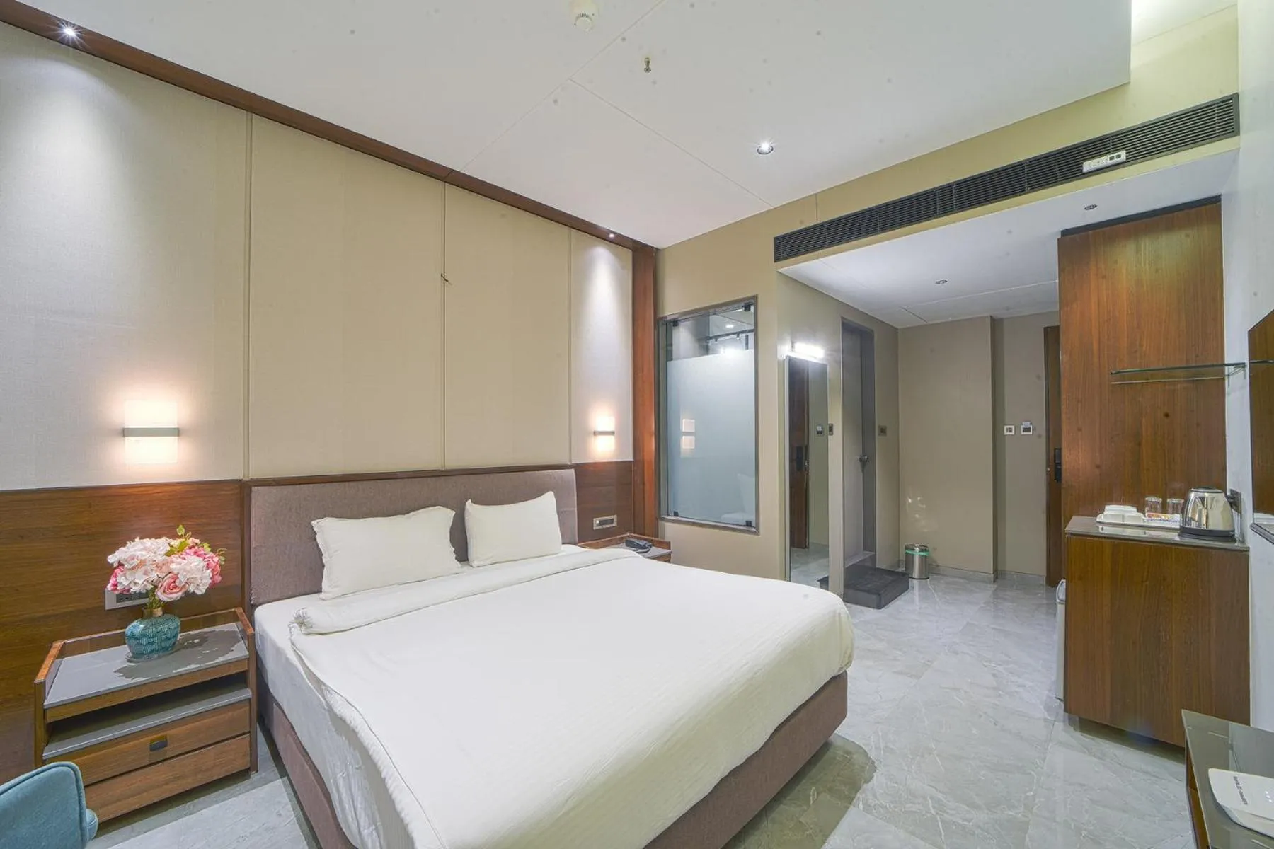 View (from property/room), Bed in Hotel Devgiri Inn and Restaurant