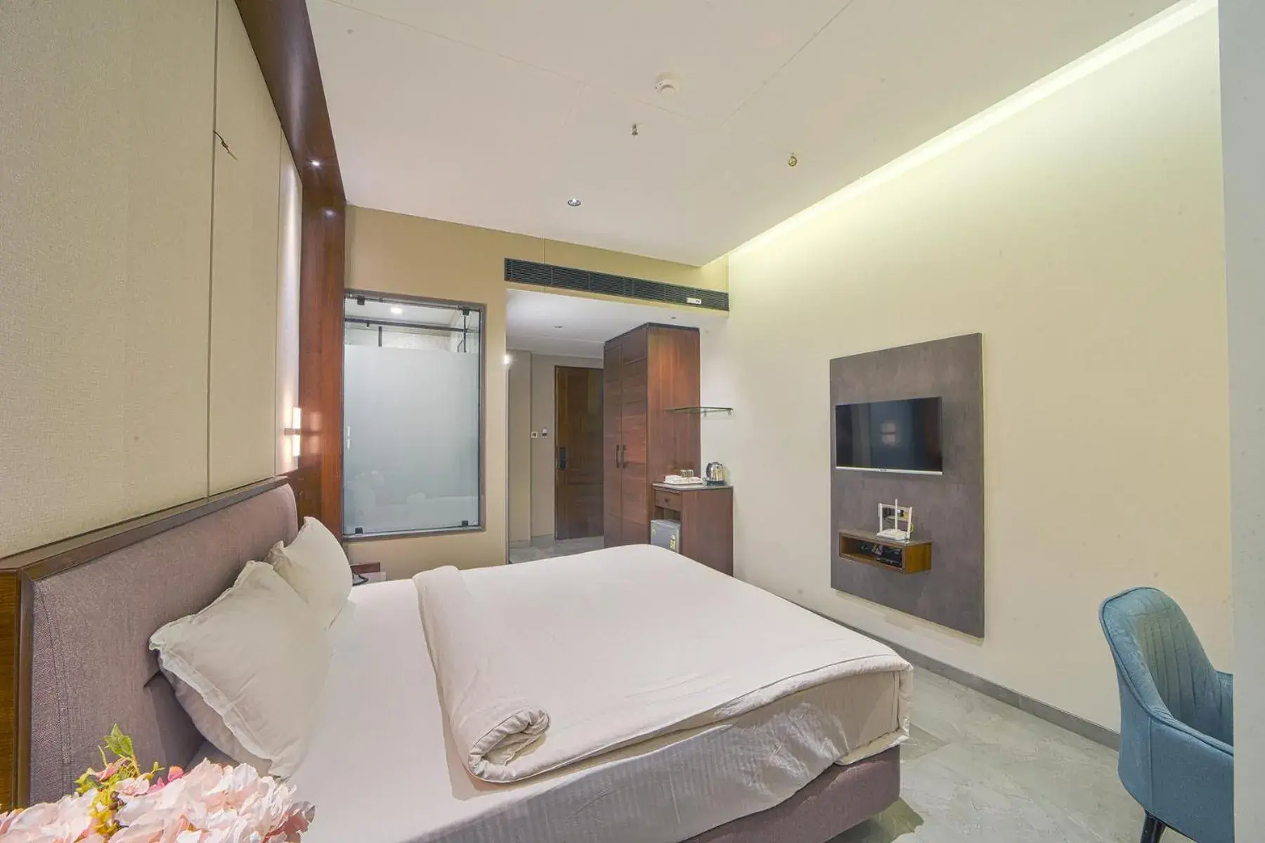 Suite - single occupancy in Hotel Devgiri Inn and Restaurant Suite - single occupancy in Hotel Devgiri Inn and Restaurant