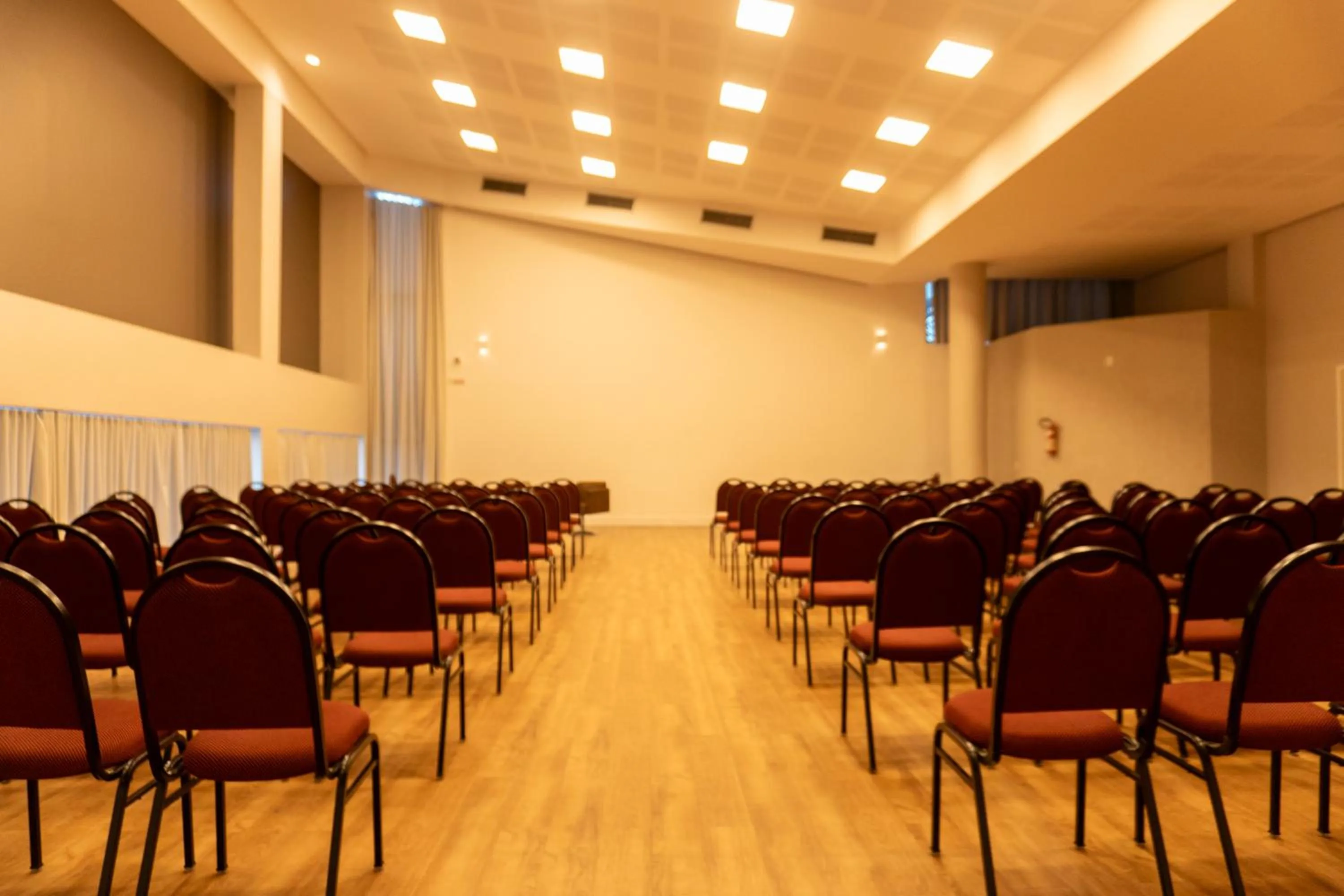 Meeting/conference room in San Diego Suites Veredas Sete Lagoas