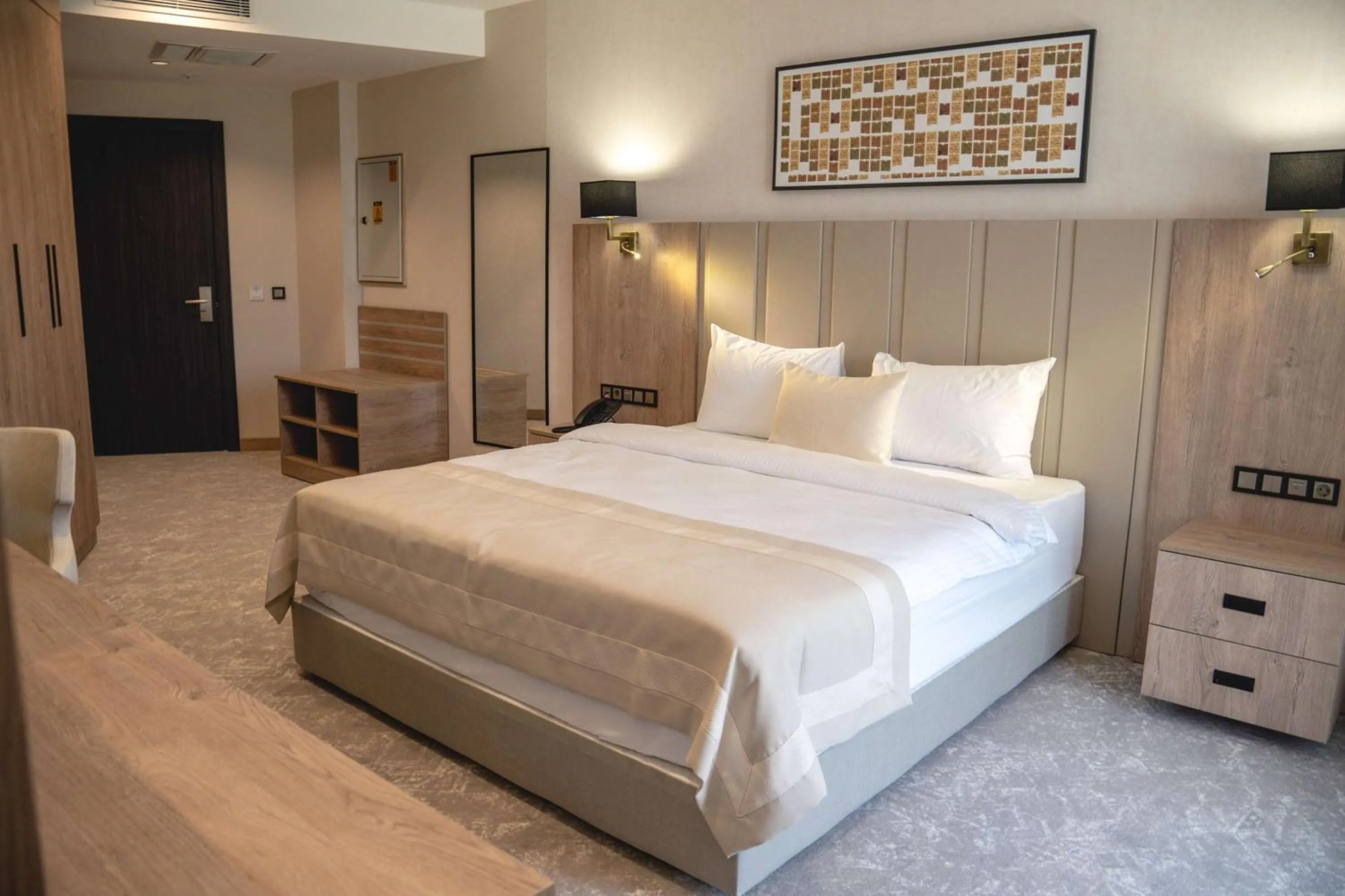 Photo of the whole room, Bed in Ramada Plaza By Wyndham Batman