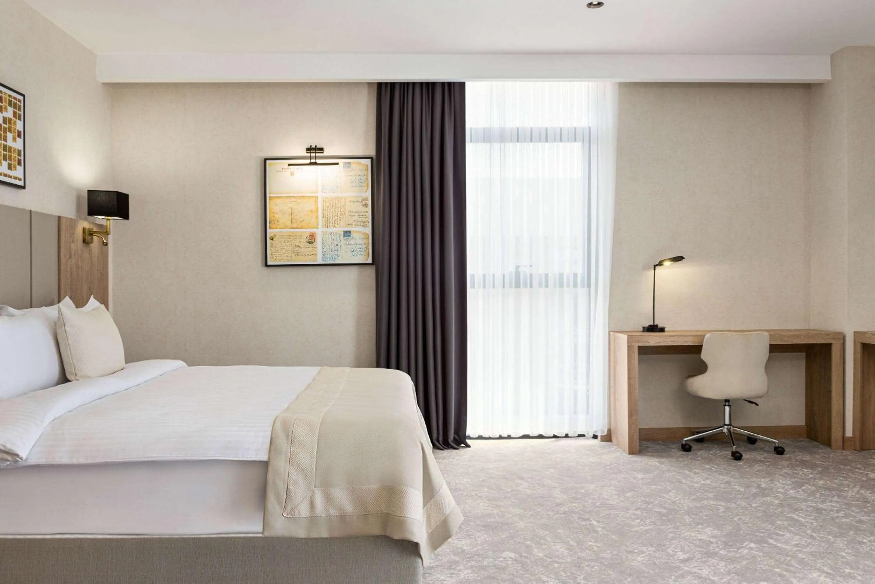 Photo of the whole room, Bed in Ramada Plaza By Wyndham Batman