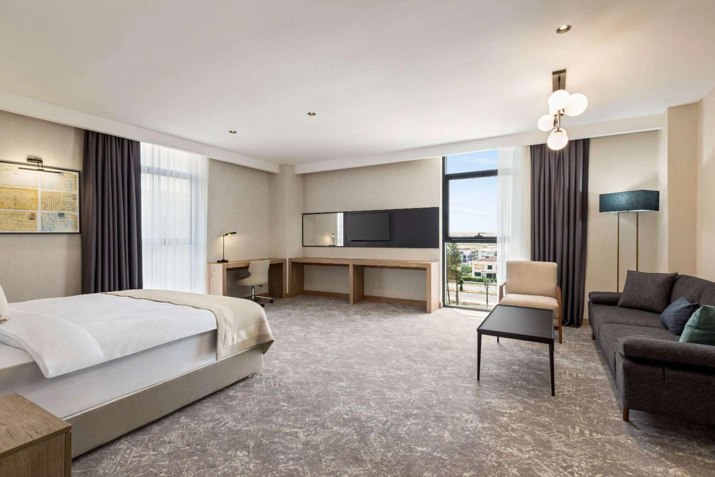 Photo of the whole room, Bed in Ramada Plaza By Wyndham Batman