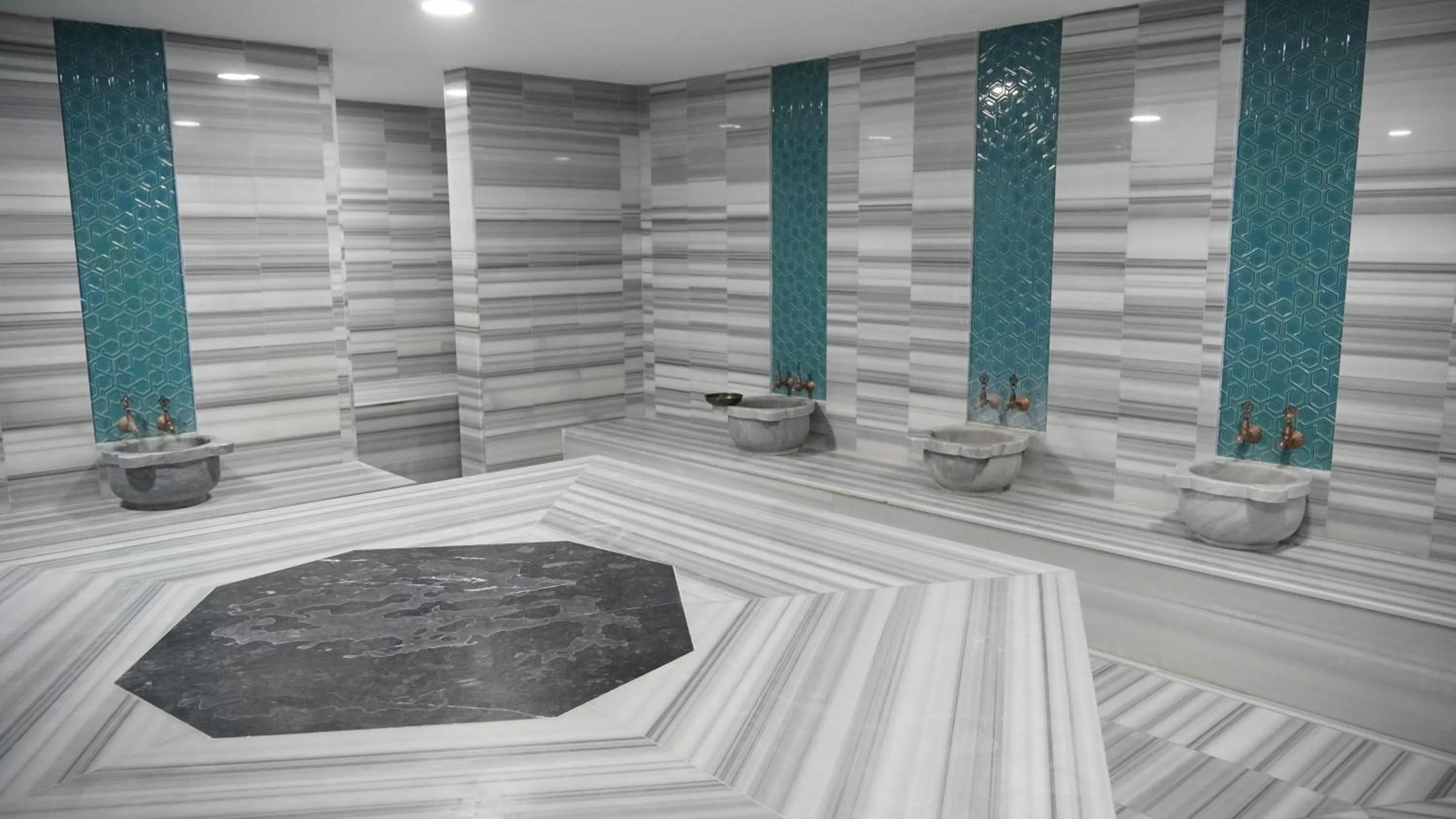 Fitness centre/facilities in Ramada Plaza By Wyndham Batman